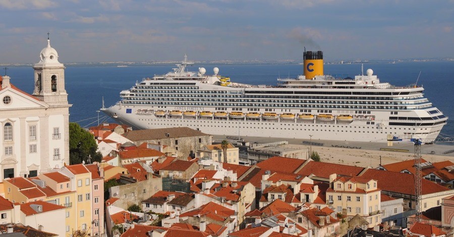 Lisbon is the city that received the most ships in 2017 and the sixth most polluted in Europe