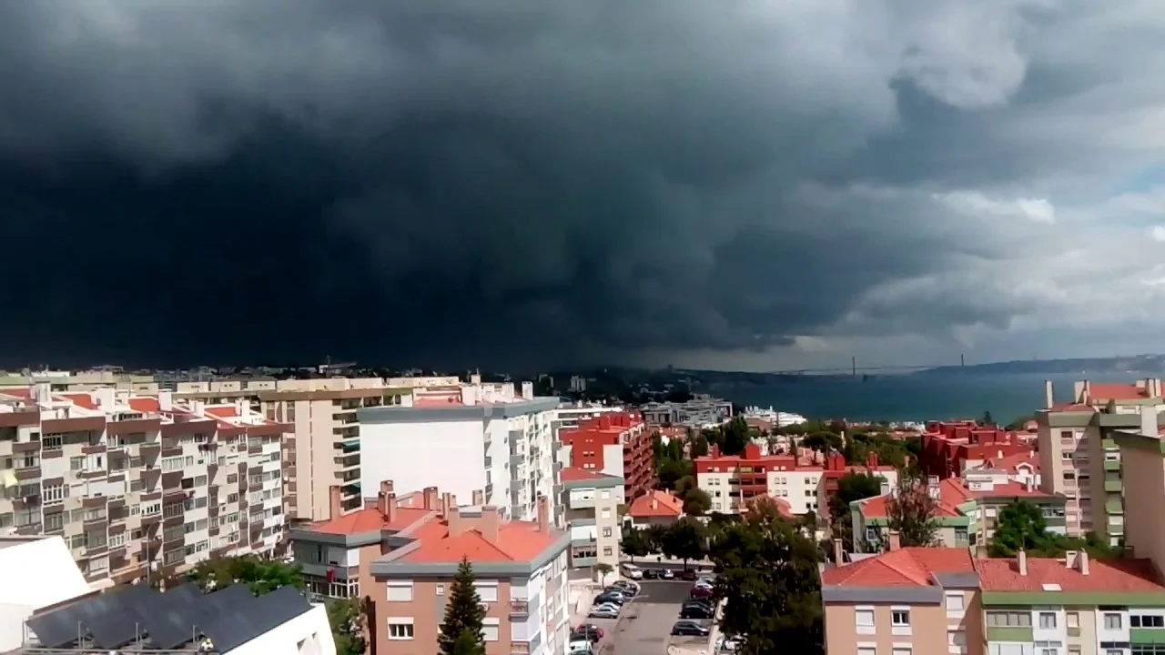 Strong slowdown in real estate prices in Lisbon : is it time to sell?