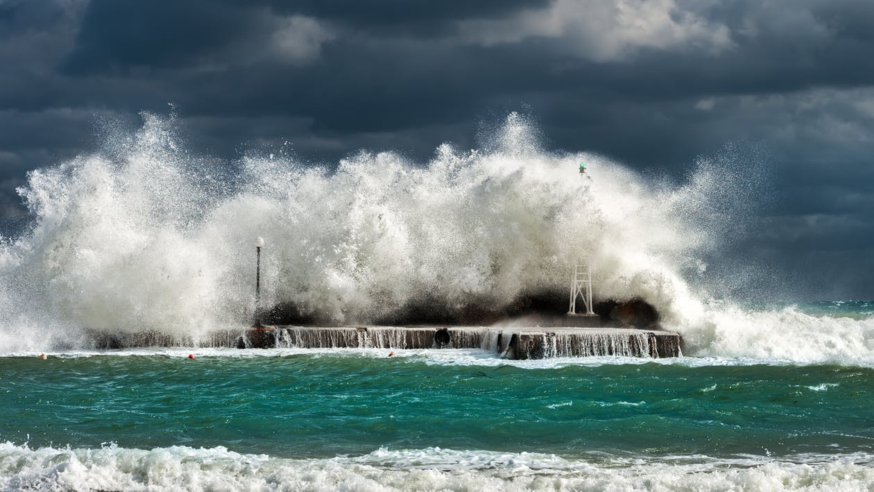 Orange weather alert for 7 regions of Portugal for wind, rain and rough sea