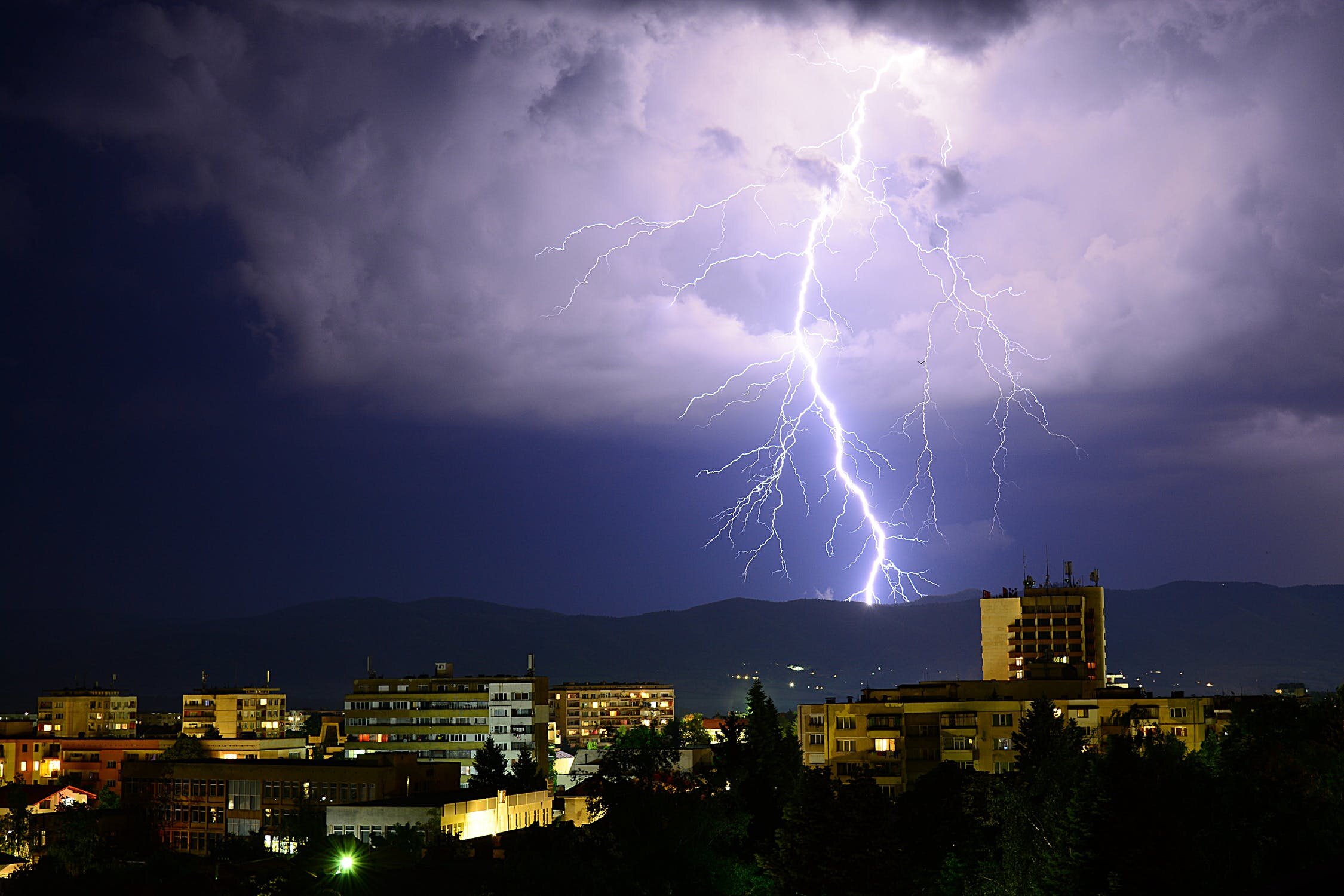 Rain, snow and strong winds in Portugal : severe weather warning for the next 48 hours