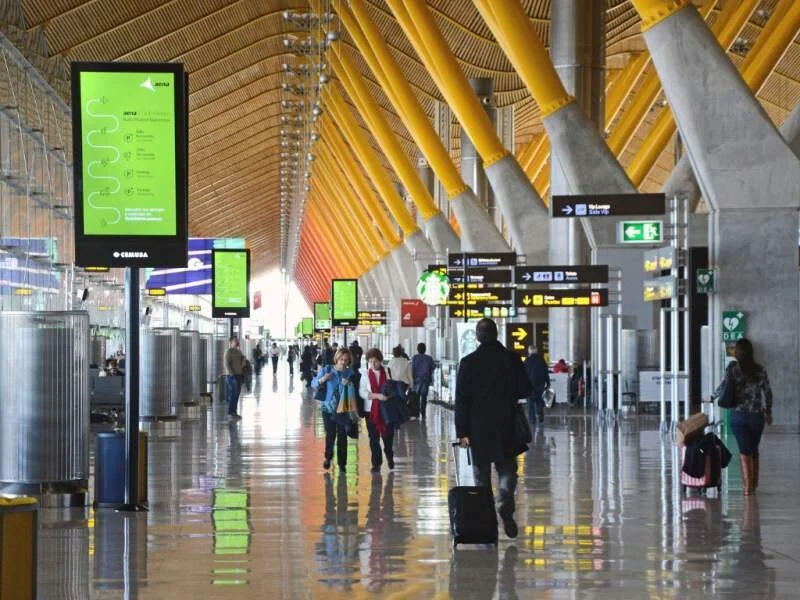 L'Espagne prolonge la fermeture des frontières jusqu'au 15 juin et laisse 5 aéroports ouverts aux étrangers
