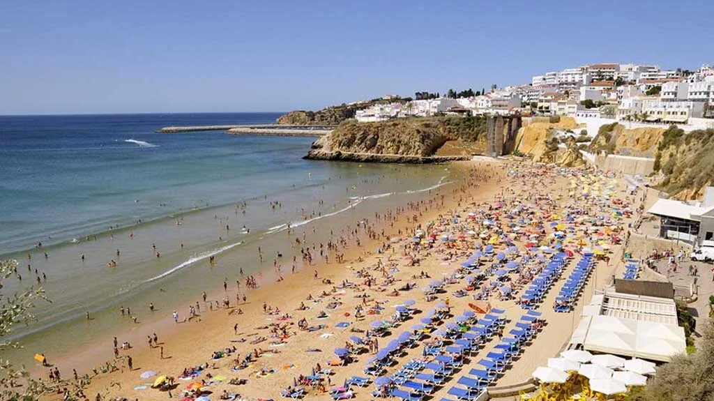 Découvrez la capacité maximale de chaque plage portugaise