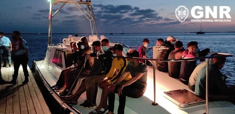 Un bateau avec 21 migrants interceptés à Olhão en Algarve