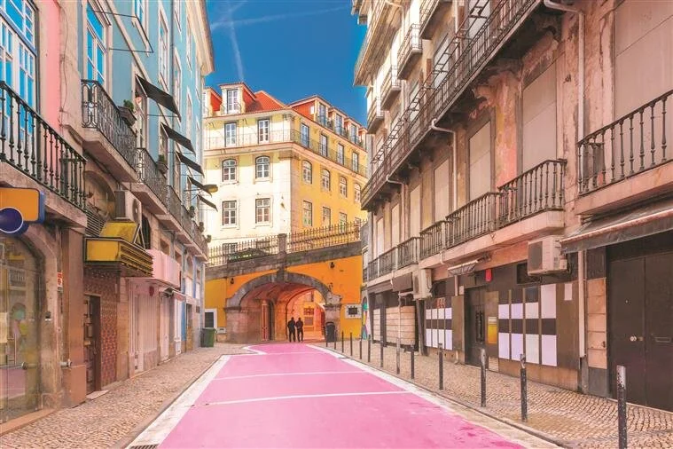 Réouverture des discothèques et des stades au Portugal : "Ce ne sera pas dans un proche avenir" prévient la DGS