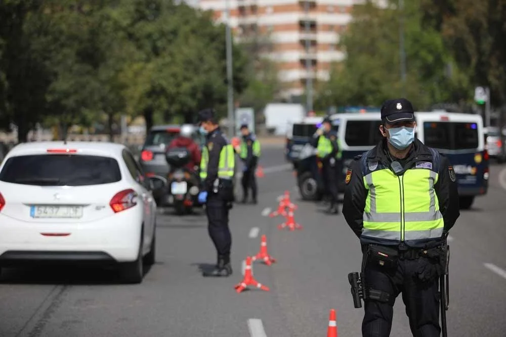 L'Espagne décrète l'état d'urgence jusqu'en mai 2021, couvre-feu de 23h à 6h, les déplacements pourront être interdits entre régions