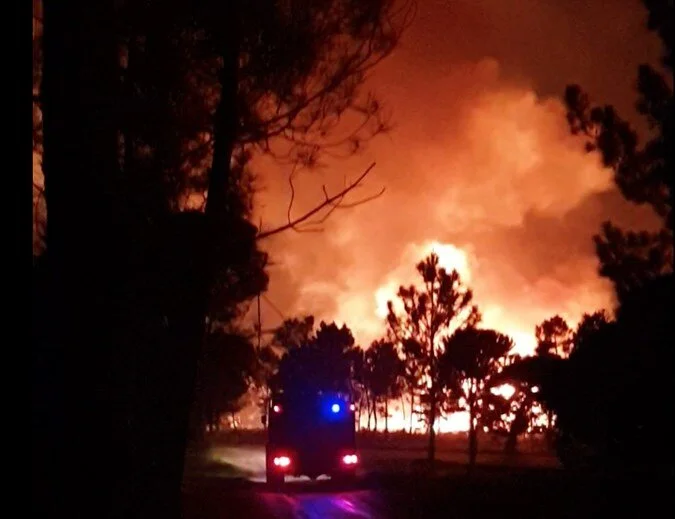 Sesimbra : incendie dans un entrepôt, des dizaines d'explosions de bouteilles de gaz