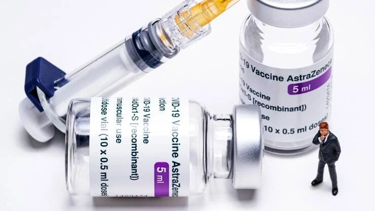 Le Portugal suspend toute vaccination avec le vaccin AstraZeneca, une épine dans le pied du passeport vaccinal ?