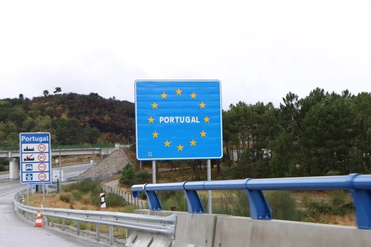 Le Portugal et l'Espagne maintiennent leurs frontières fermées jusqu'au 16 avril inclus