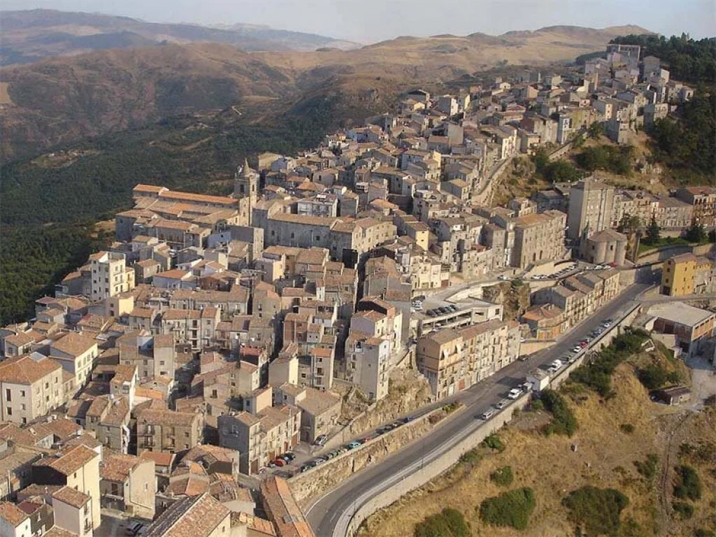 Un nouveau village italien propose des maisons à 1 euro : Geraci Siculo en Sicile