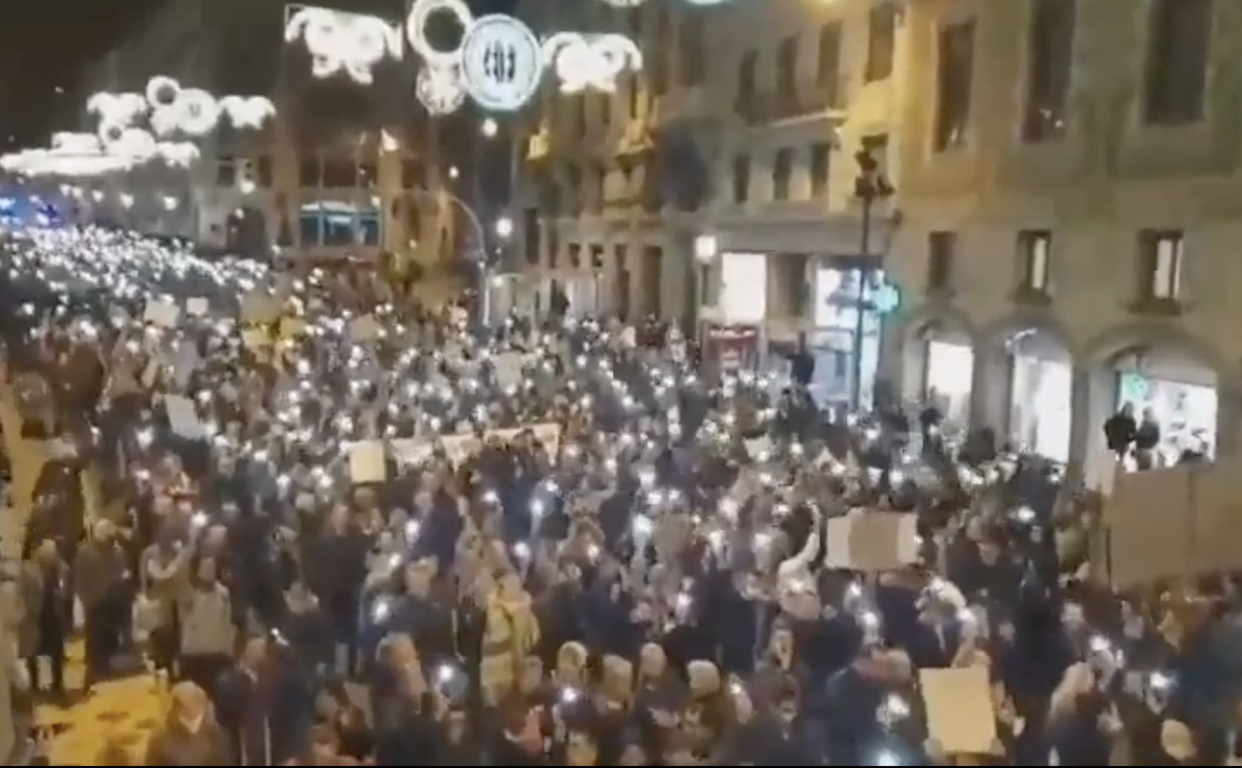 Retour du couvre-feu, des limites d'occupation et fermeture des discothèques en Catalogne