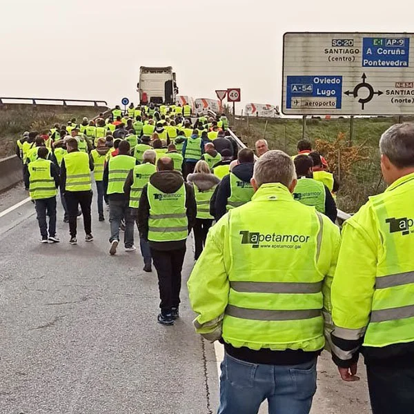 La grève des transporteurs paralyse l'Espagne et menace l'approvisionnement alimentaire et la production