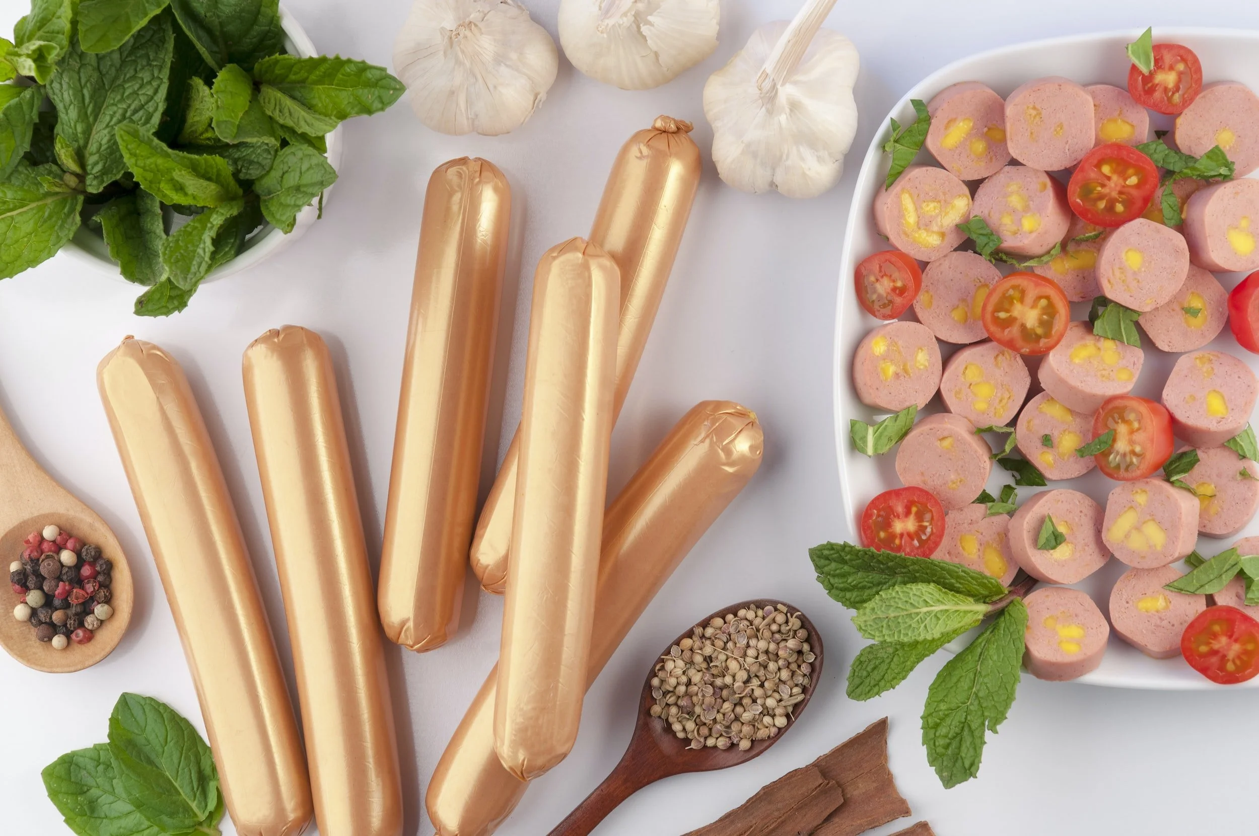 Alerte Listeria : 3 décès et des dizaines de cas en Italie, saucisses contaminées retirées des supermarchés