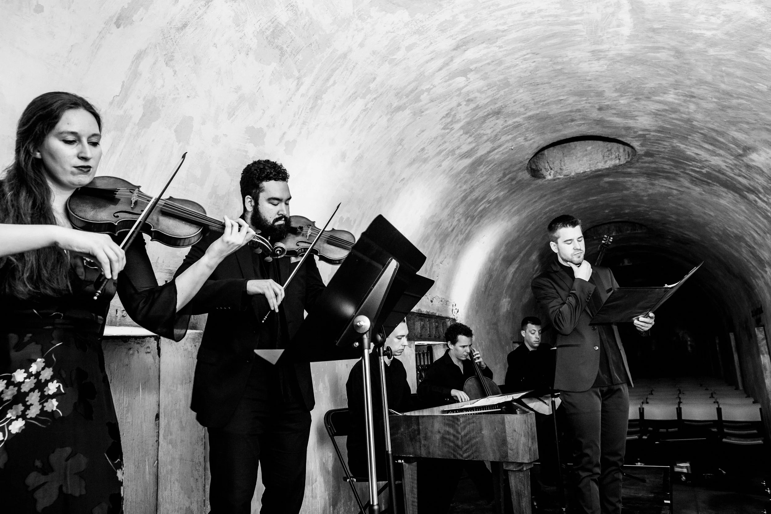 Voyage Sonique Performs at The Angel's Share