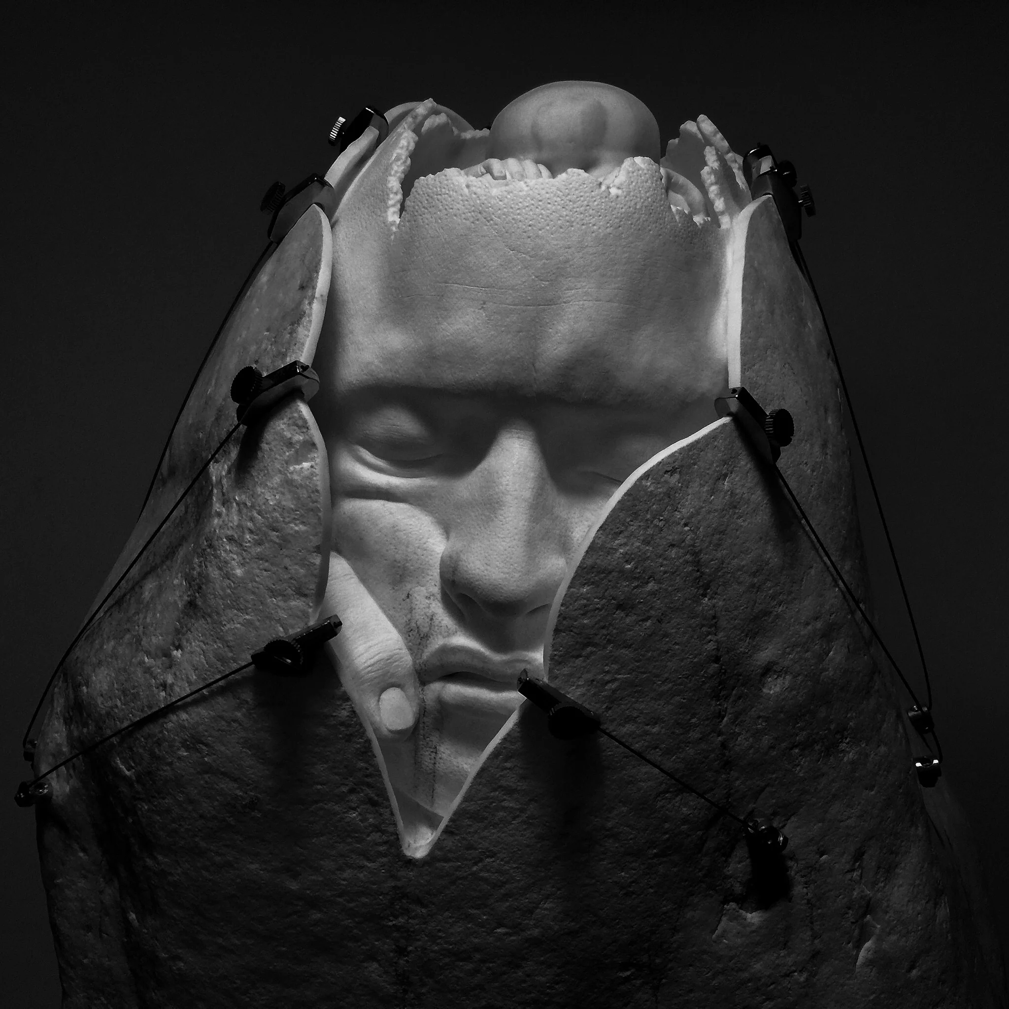 JAGO - Memoria di sé - 2015, sasso di fiume marmo statuario (5).jpg
