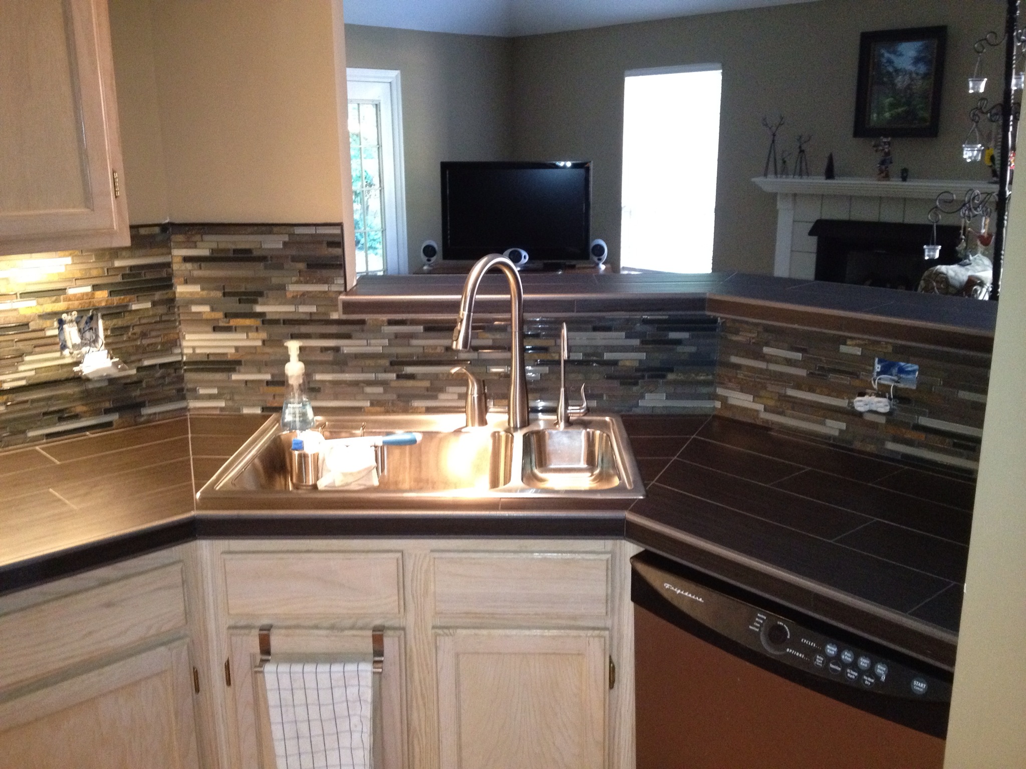 Tile countertop with backplash 2.jpg