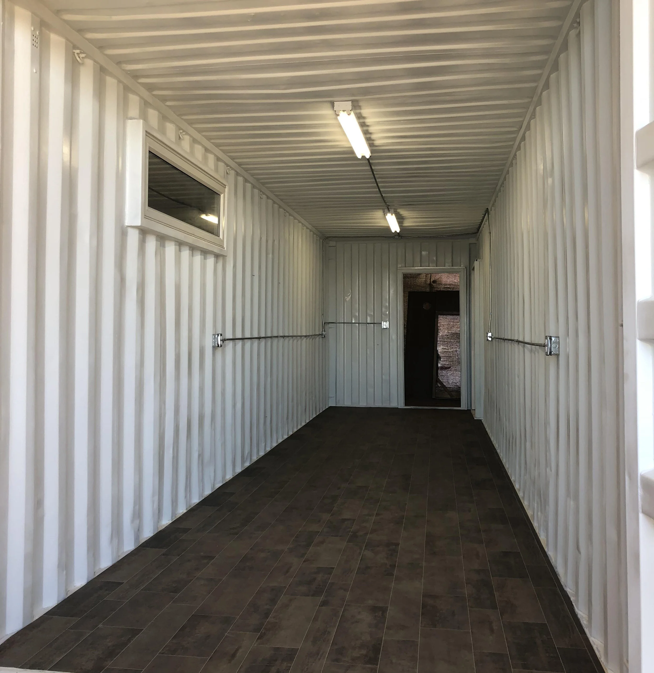 Modernbox-dubra-containers-winnipeg-haircutting-pop-up-birch-box-int.jpg