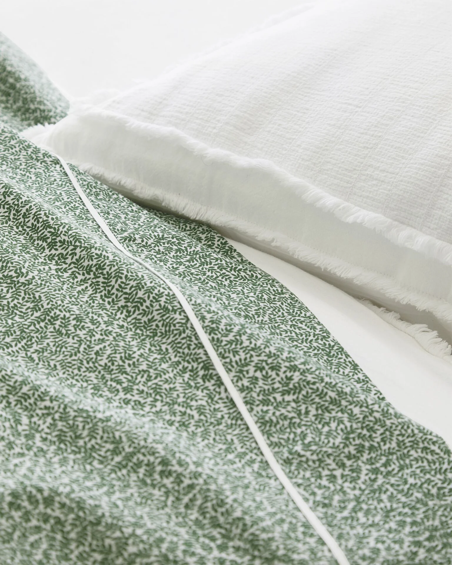Mar_Vista_Harbour_Cane_Bed_Detail_Dark_MV_0958_Crop_BASE_preview.jpg