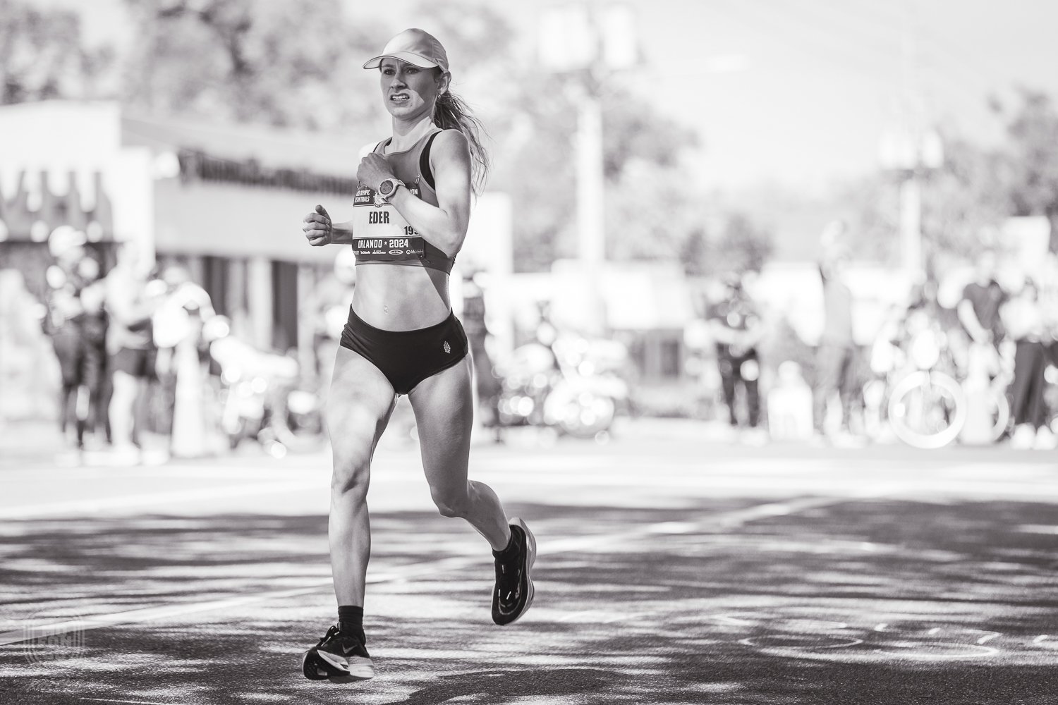  23. Veronica Eder (02:35:46), en su primera clasificatoria para maratón olímpico. 