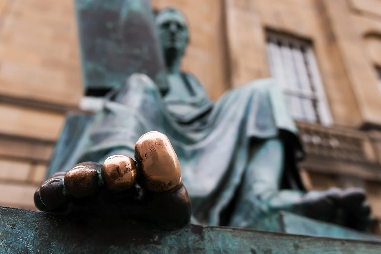 Hume-Toe-Look-Up-1280-websized.jpg