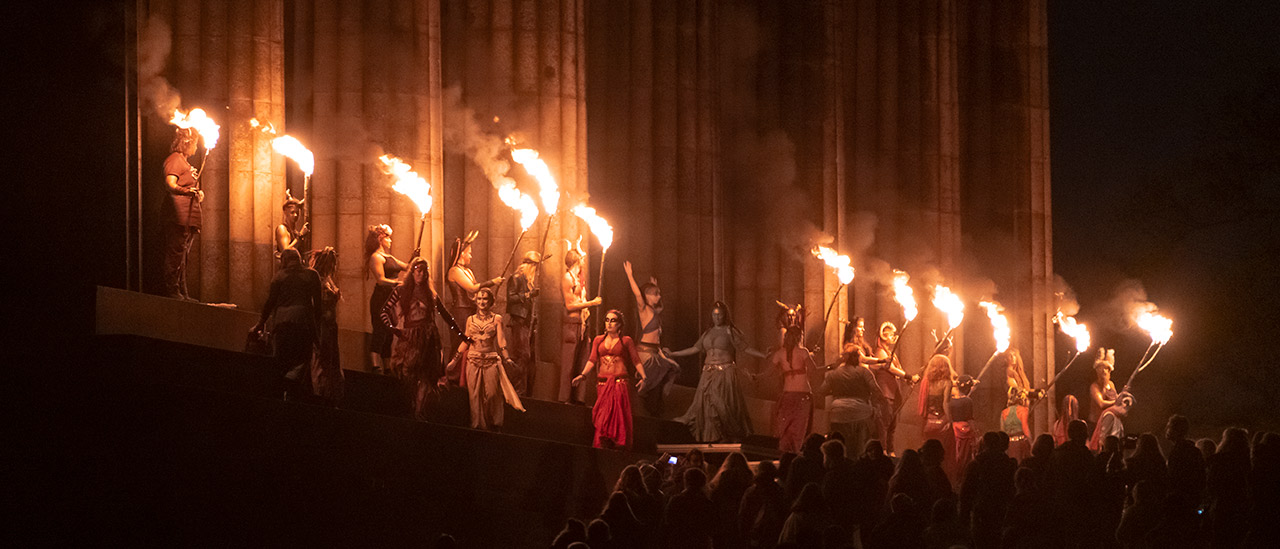 Like a film set, the National Monument is the perfect stage for this manic event
