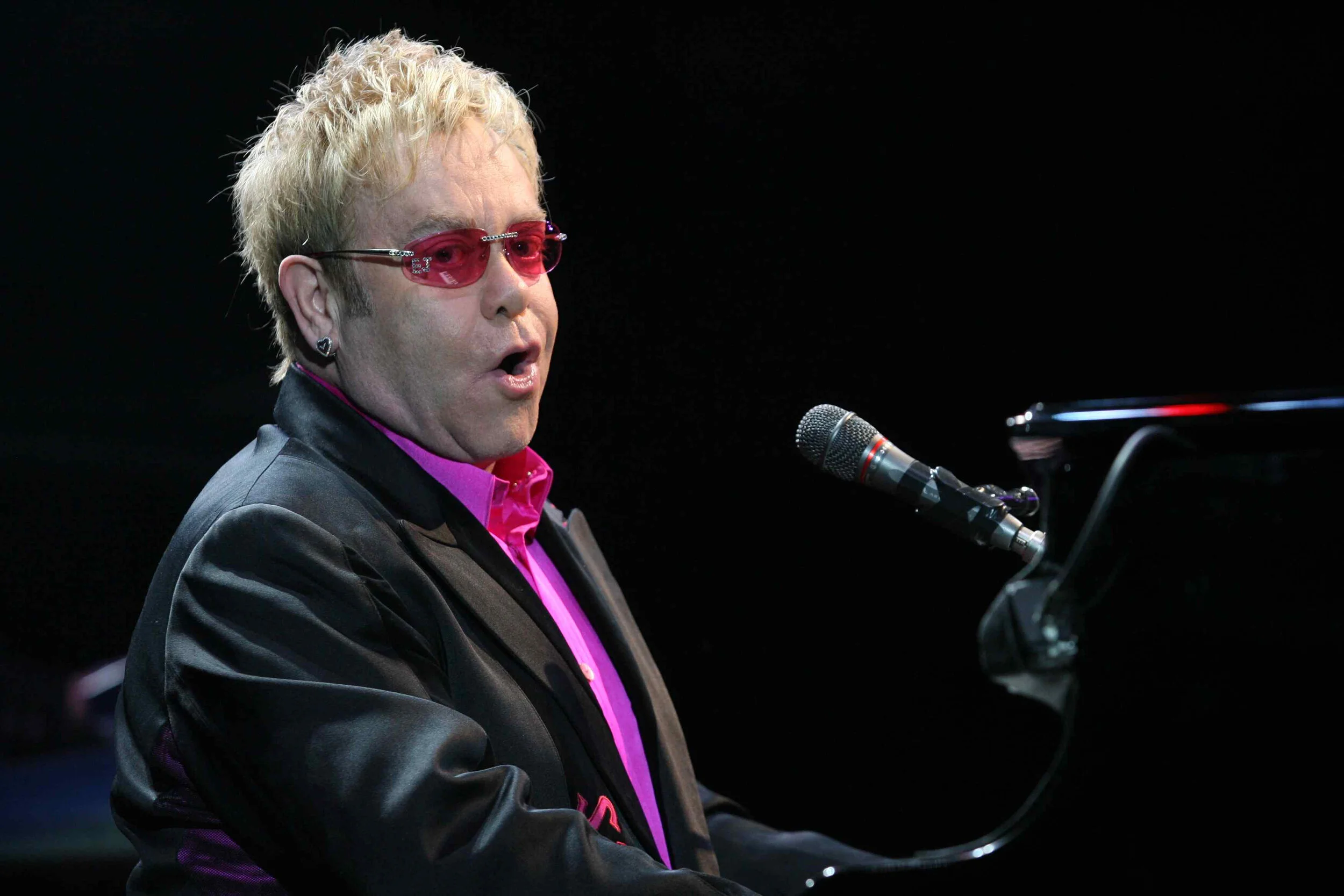 Sir-Elton1.JPG