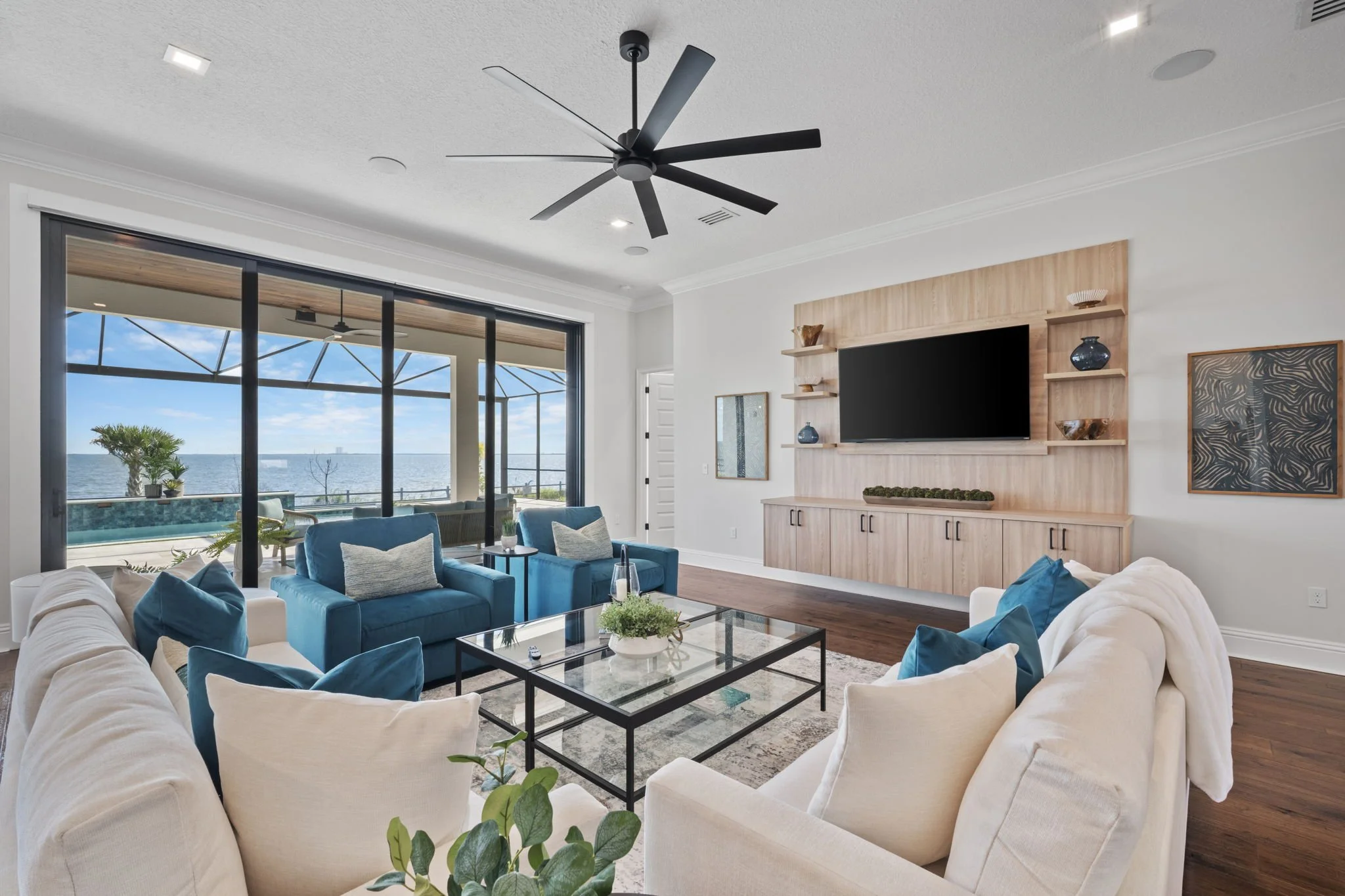 Valentina Interior2.jpg