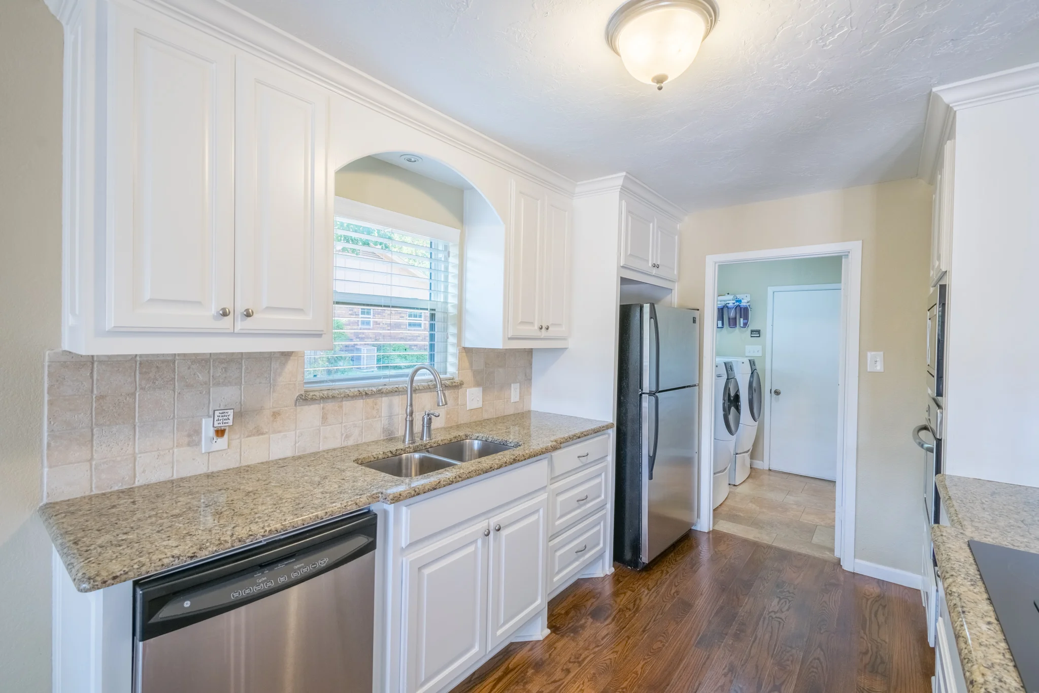 305OakValleyDr_HDR-19.jpg