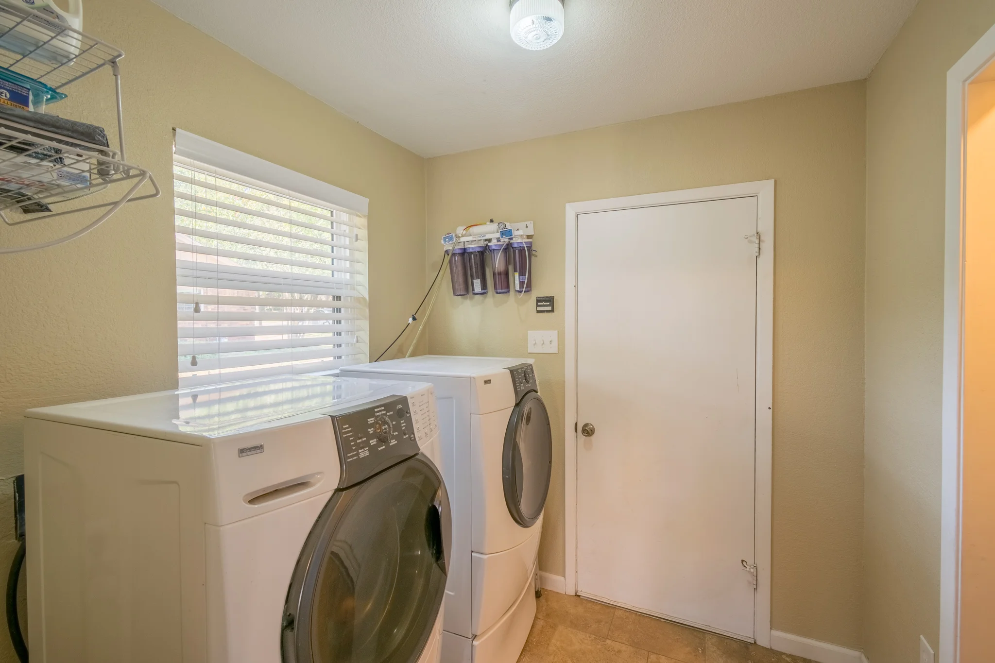 305OakValleyDr_HDR-21.jpg