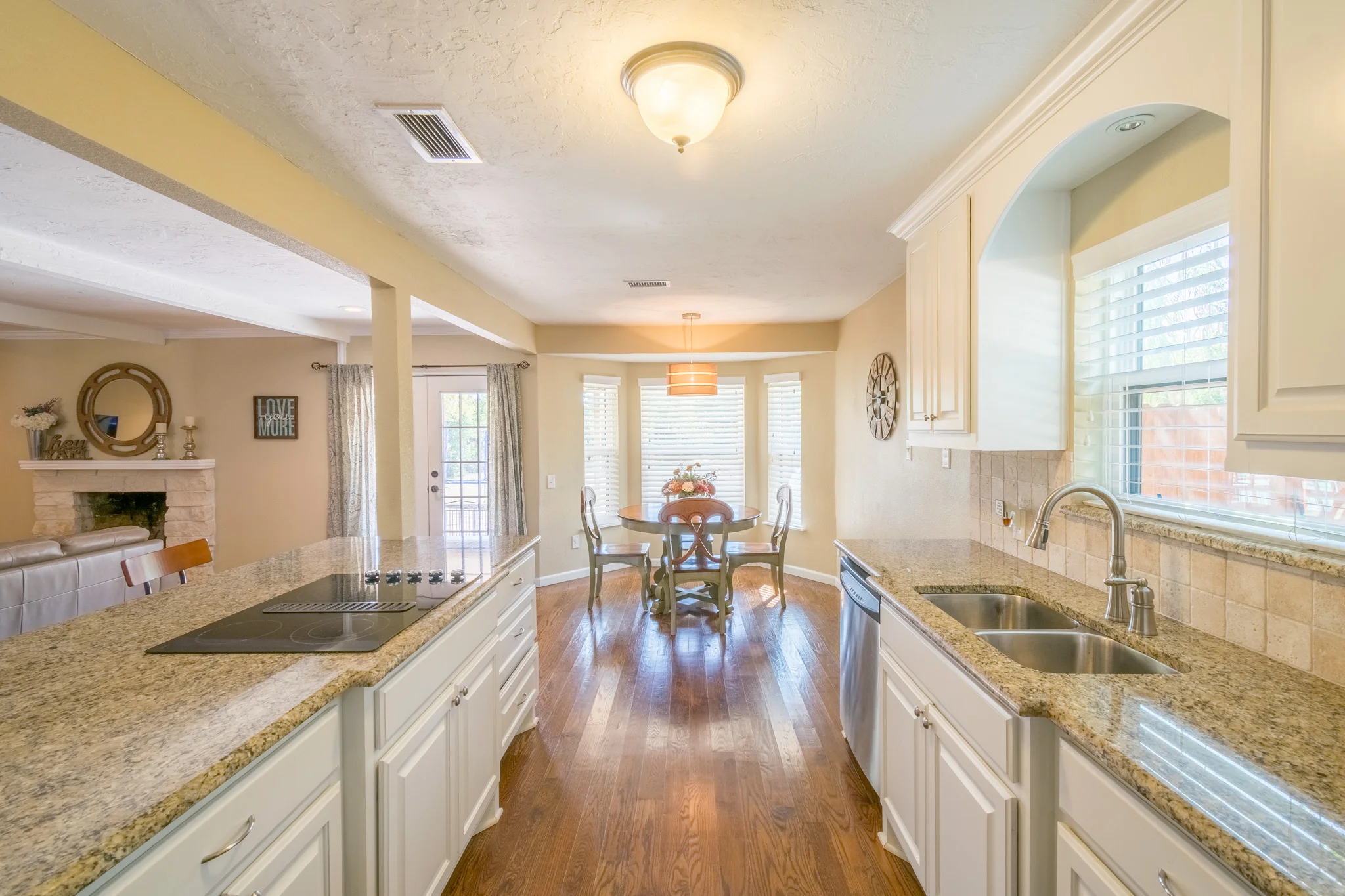 305OakValleyDr_HDR-23.jpg