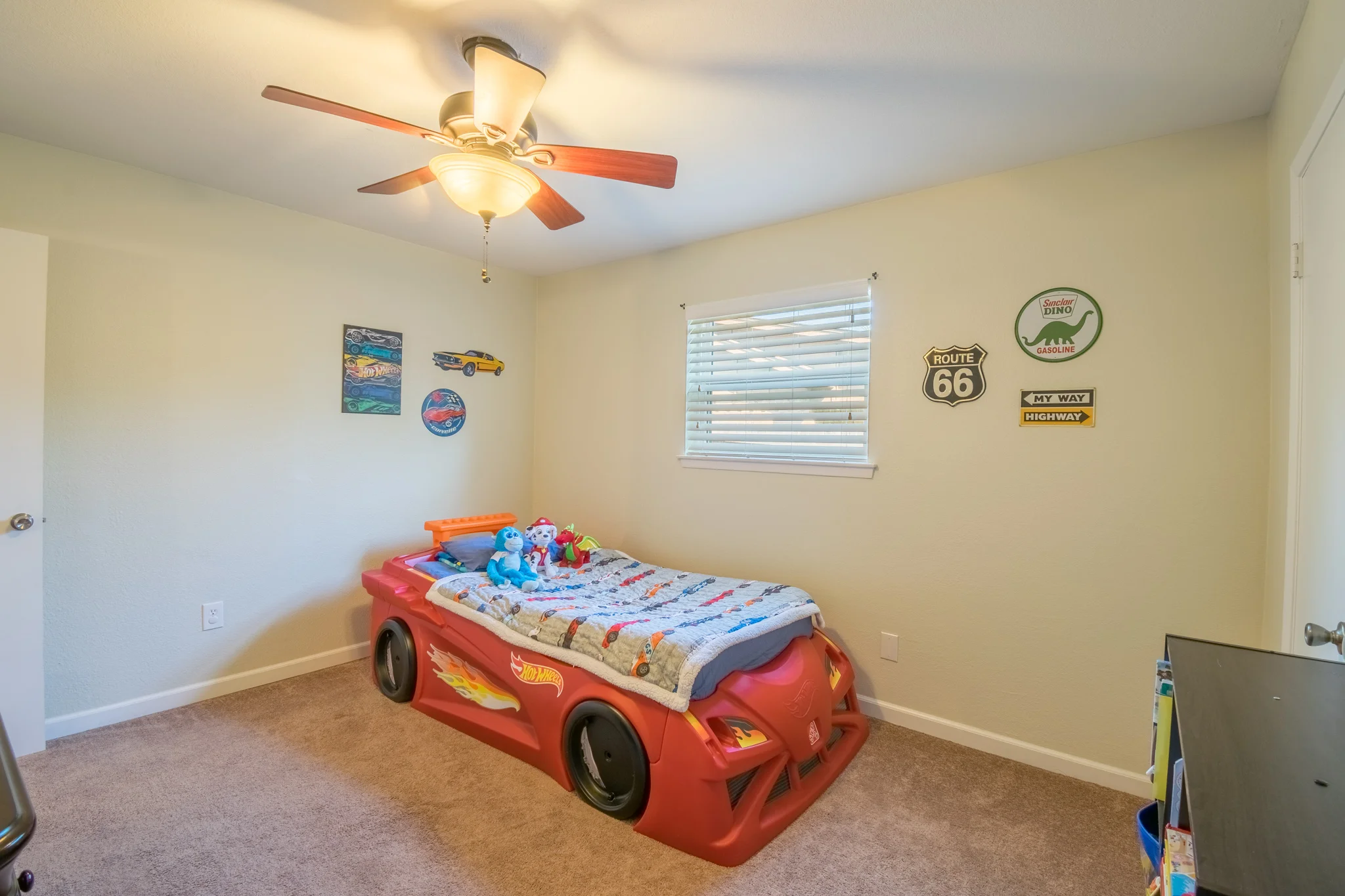 305OakValleyDr_HDR-37.jpg