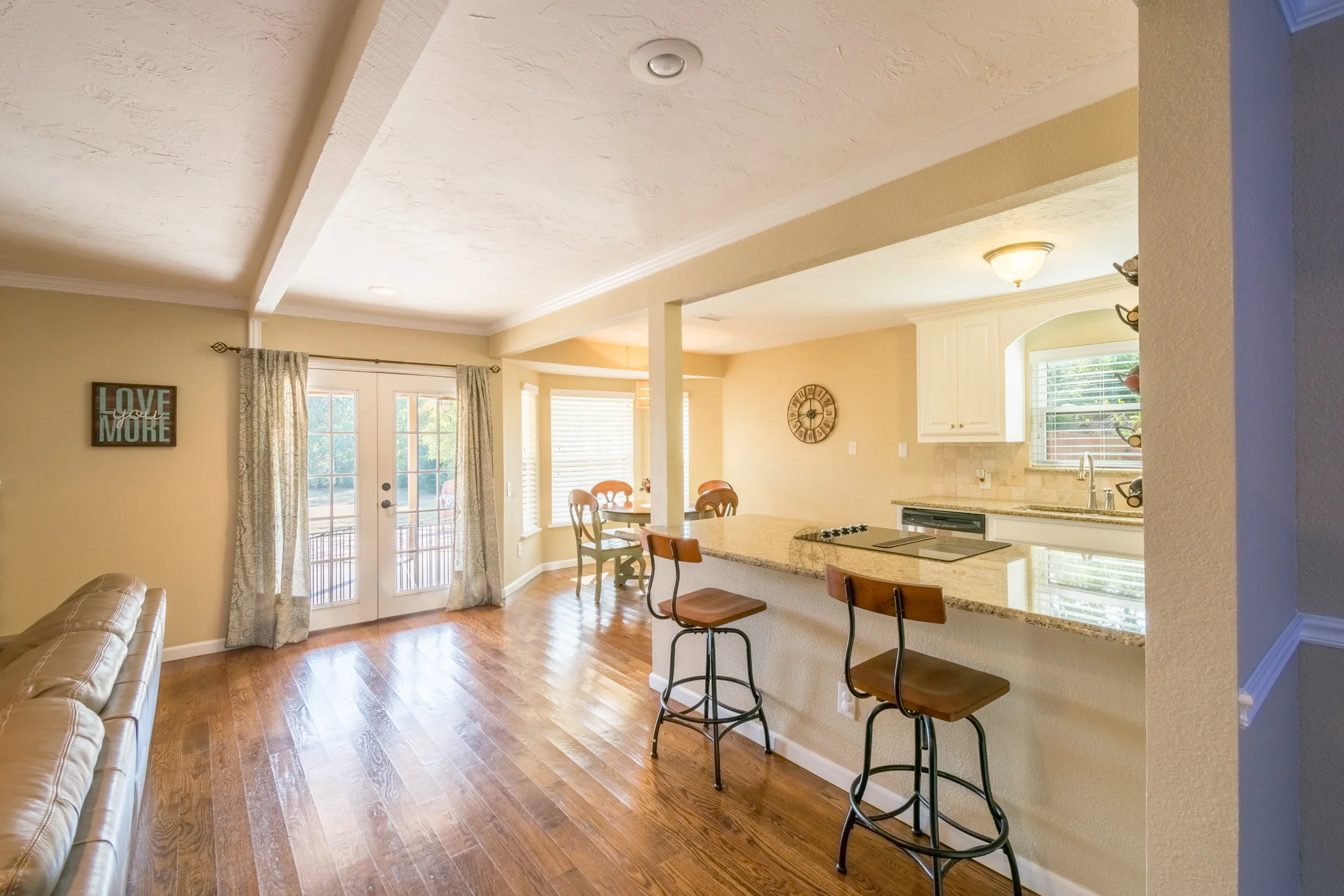 305OakValleyDr_HDR-49.jpg