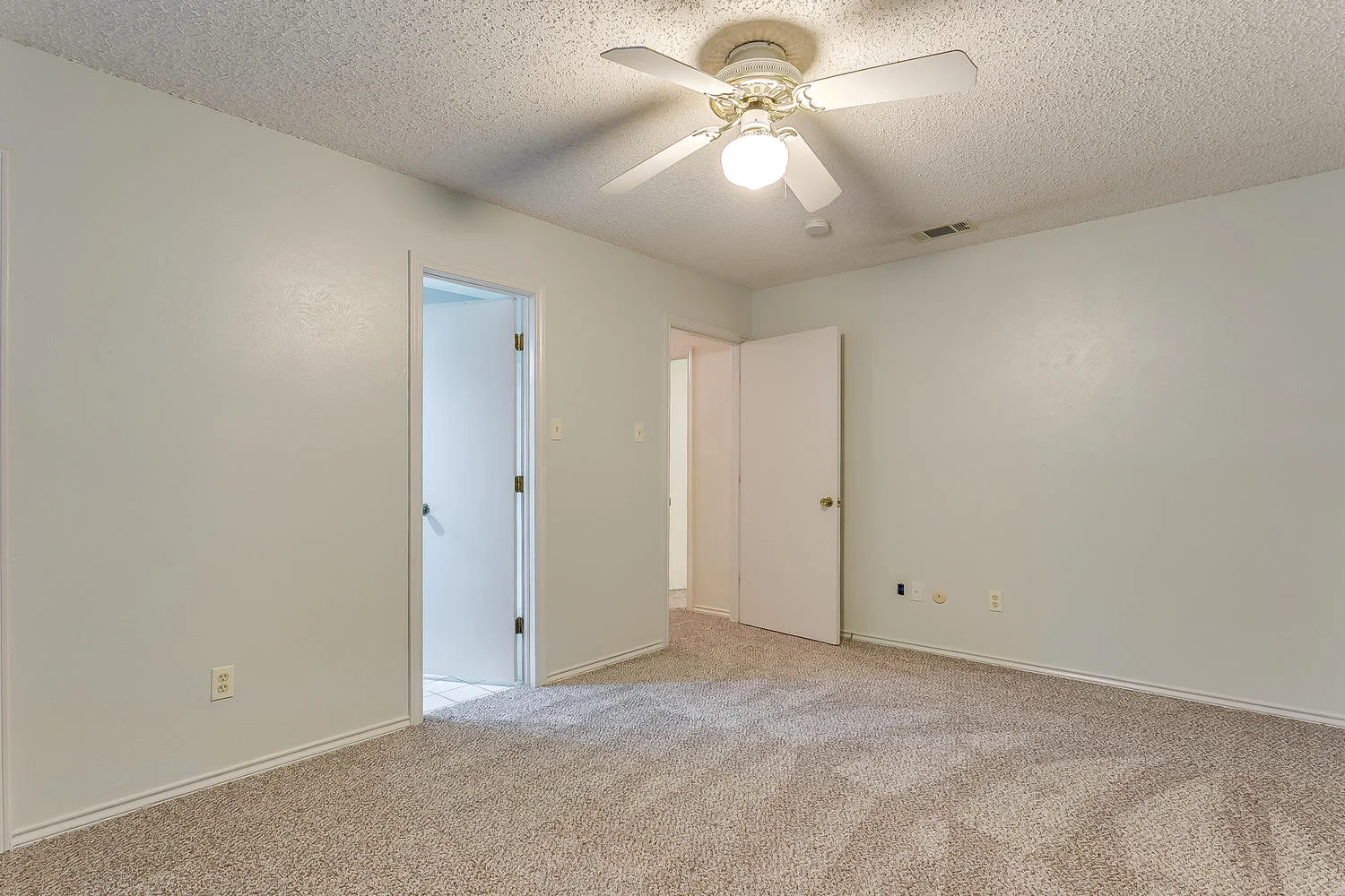 5612 Trail Lake Dr Arlington-large-032-42-Trail Lake 32 of 44-1500x1000-72dpi.jpg