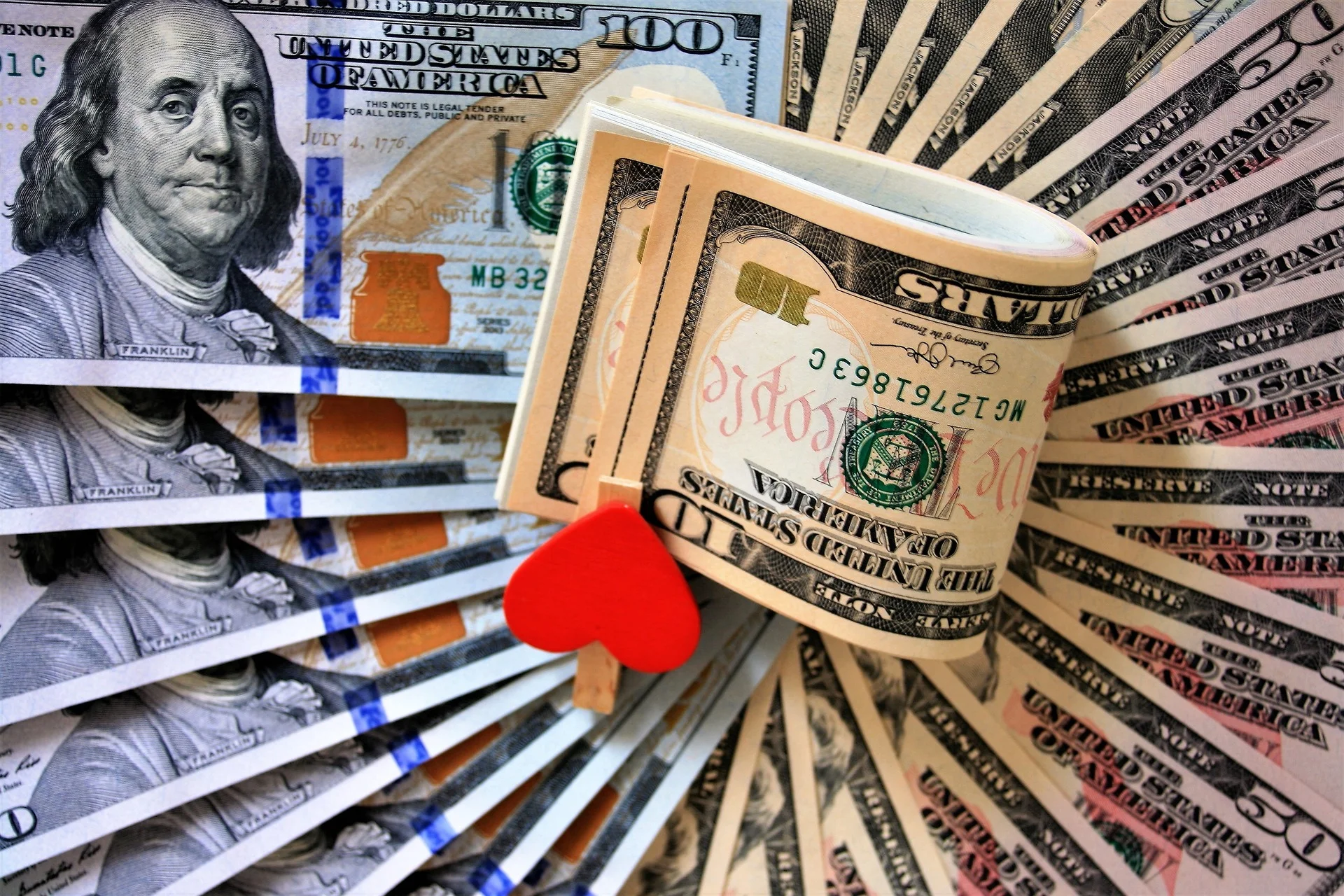currency-3125440_1920.jpg