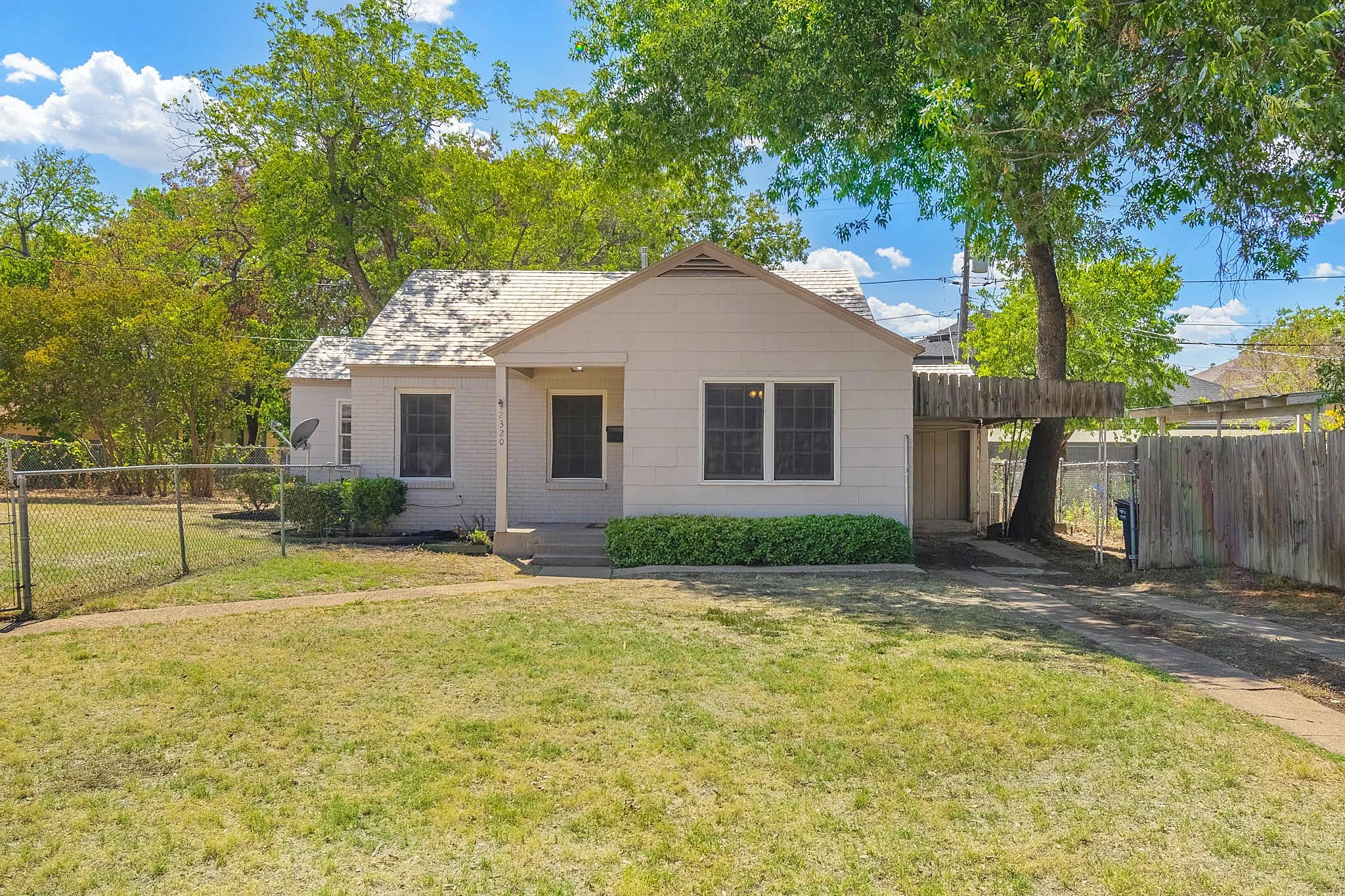 2320 Benbrook 2.jpg