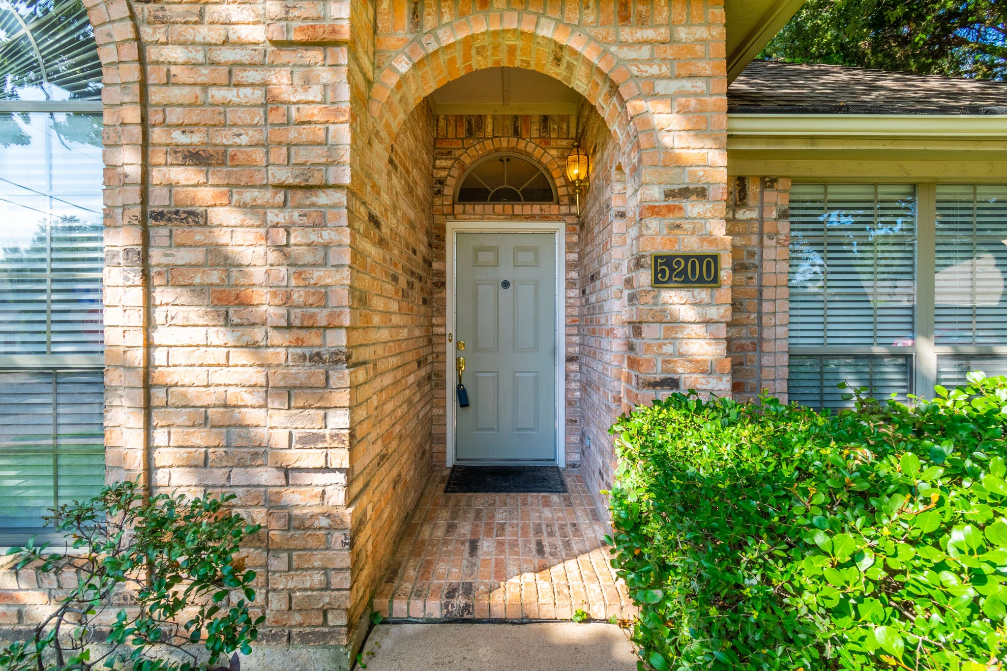 5200BradleyLn_HDR-6.jpg