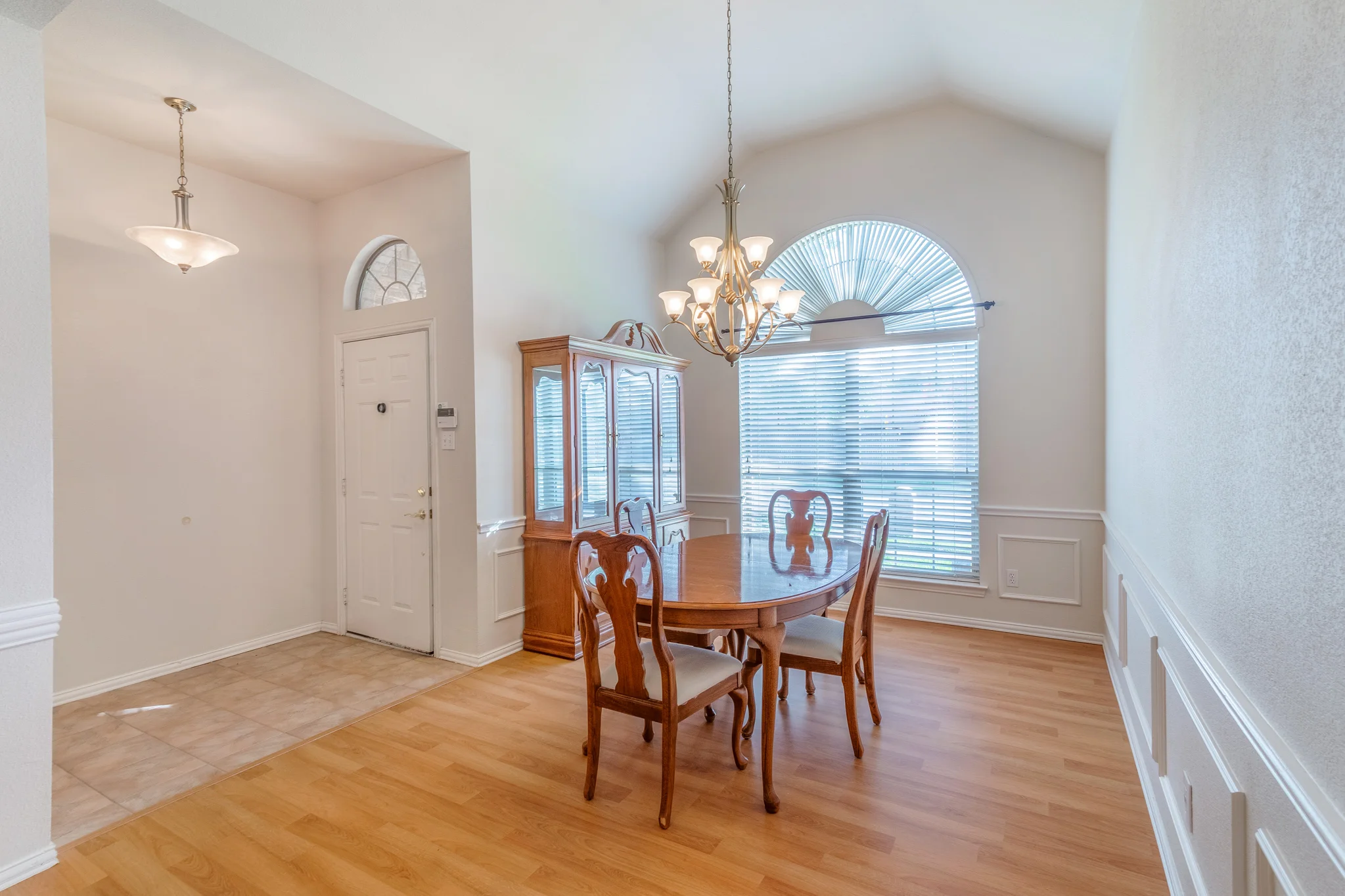 5200BradleyLn_HDR-15.jpg