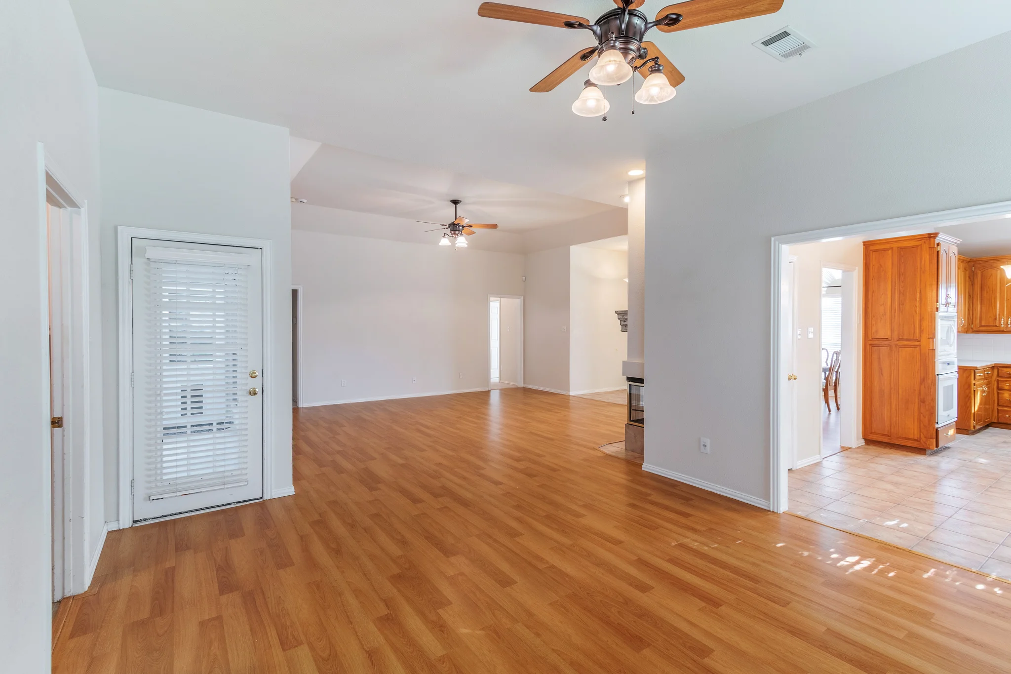 5200BradleyLn_HDR-22.jpg