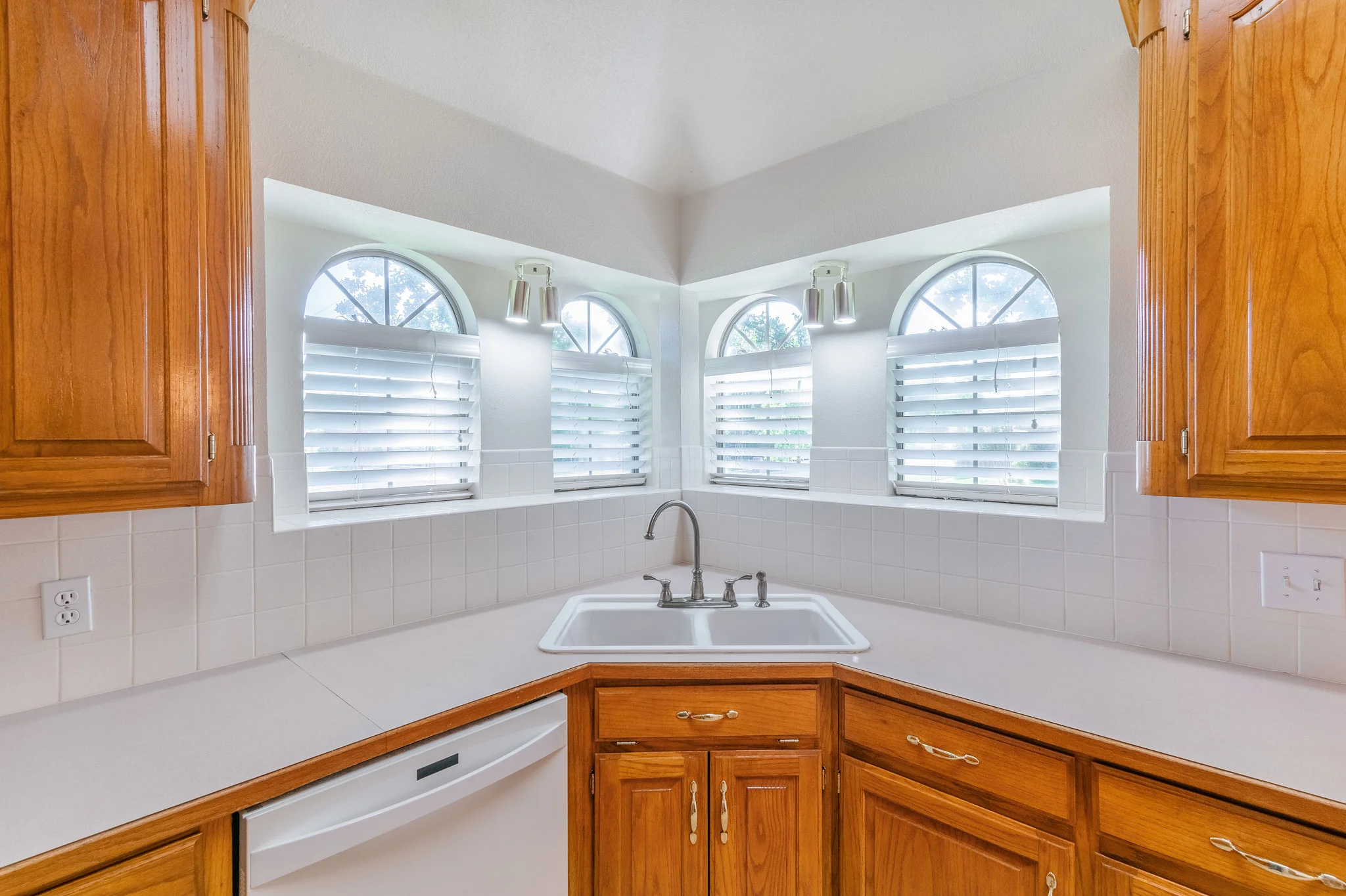 5200BradleyLn_HDR-26.jpg