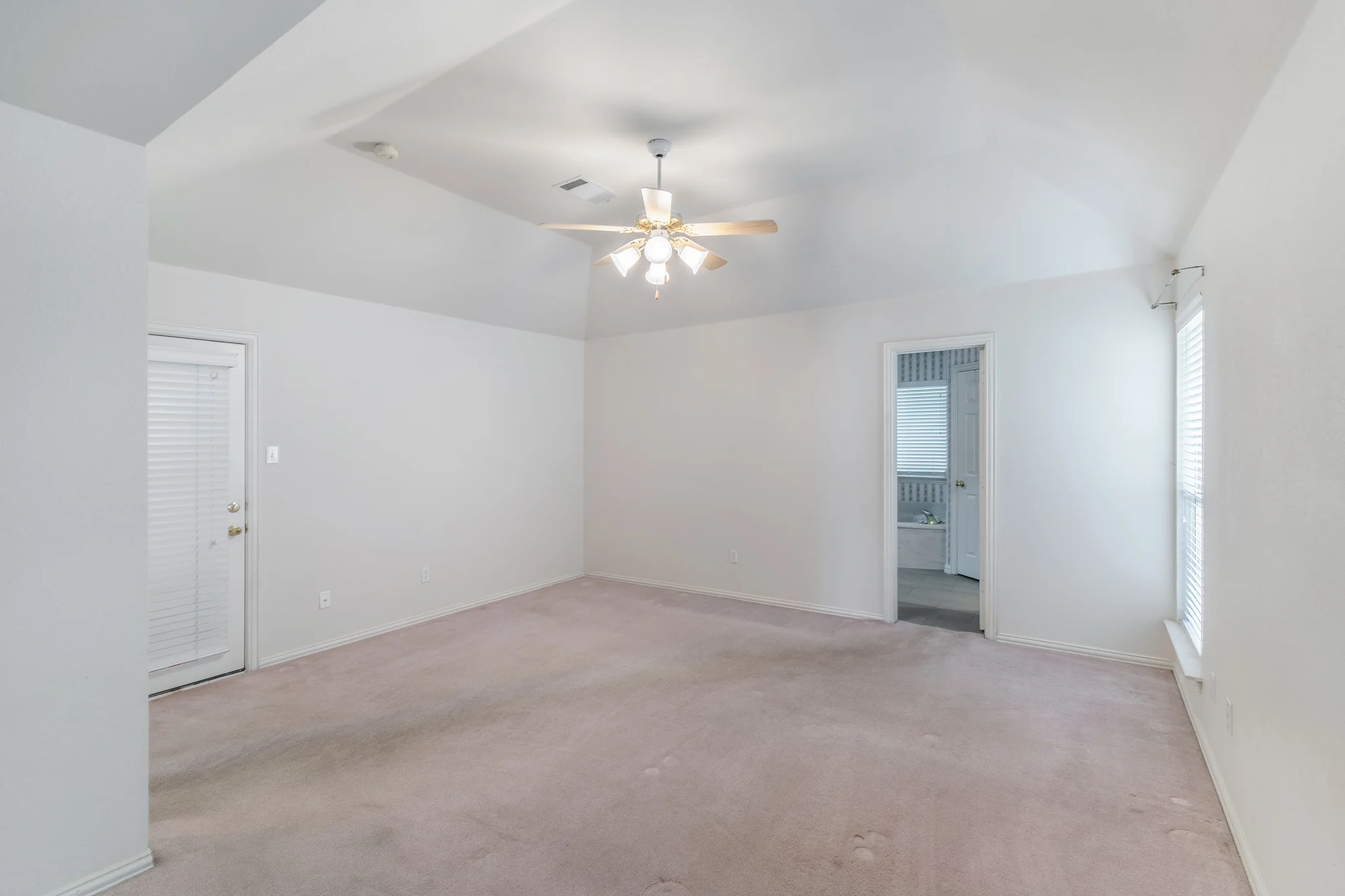 5200BradleyLn_HDR-32.jpg