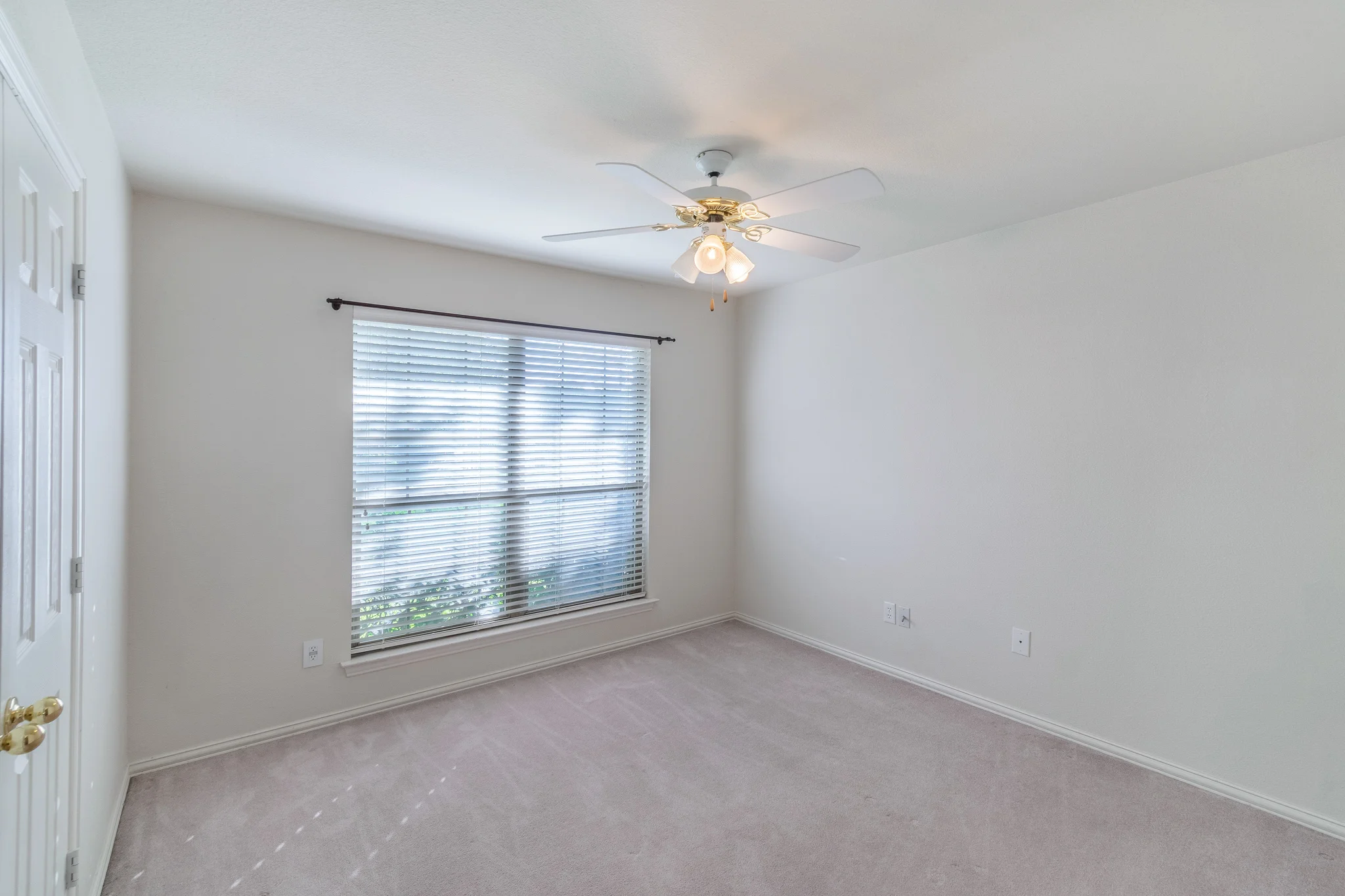 5200BradleyLn_HDR-36.jpg