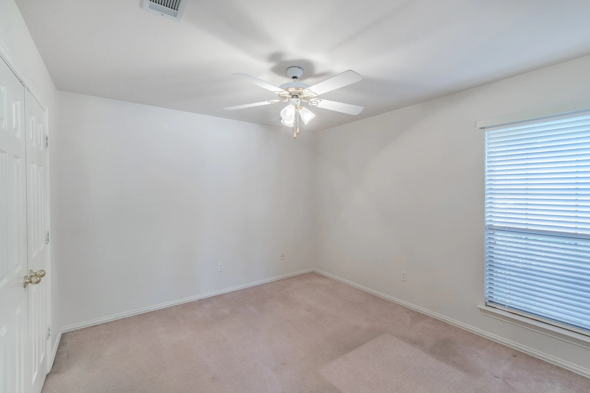 5200BradleyLn_HDR-38.jpg
