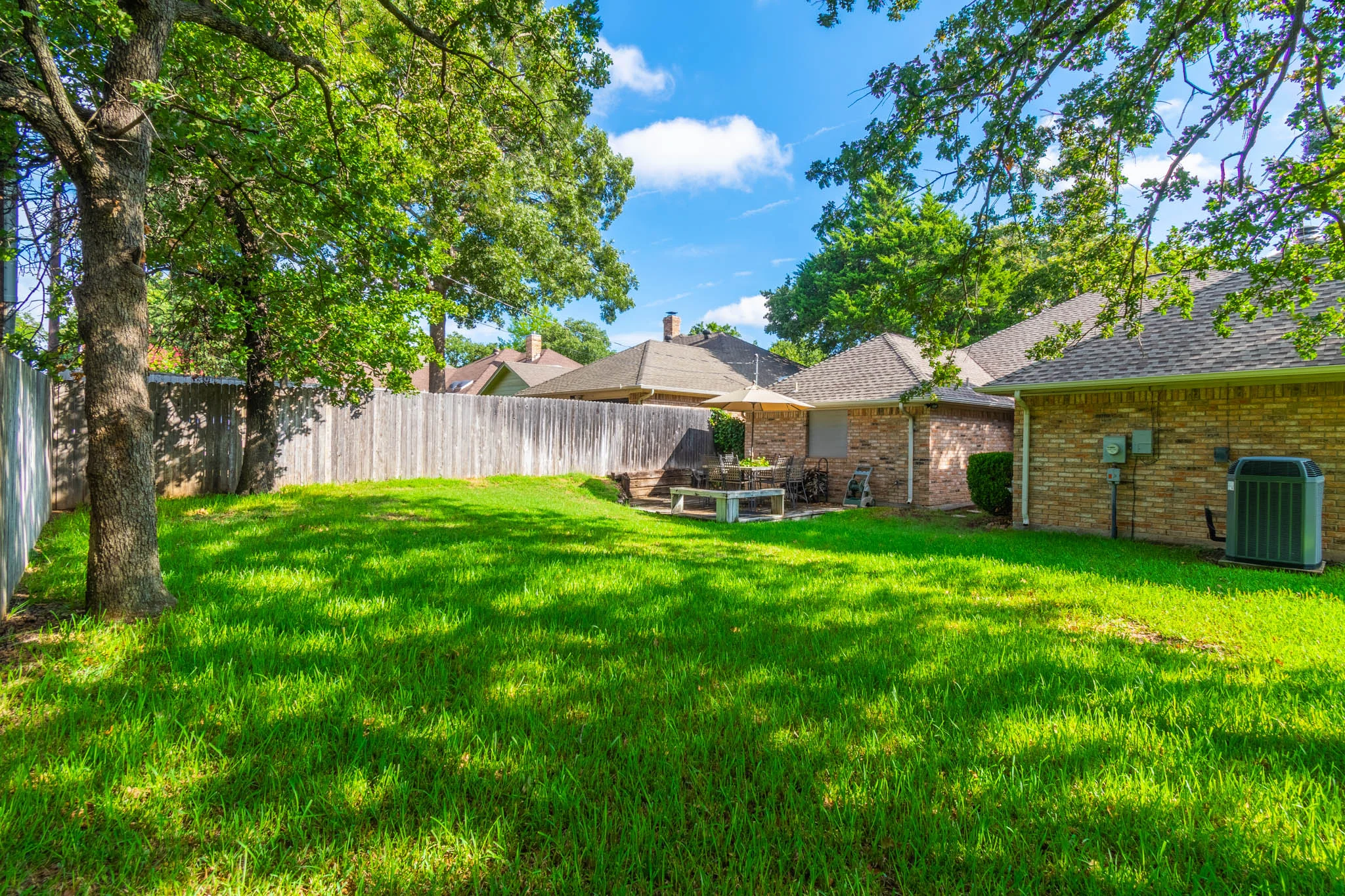 5200BradleyLn_HDR-11.jpg