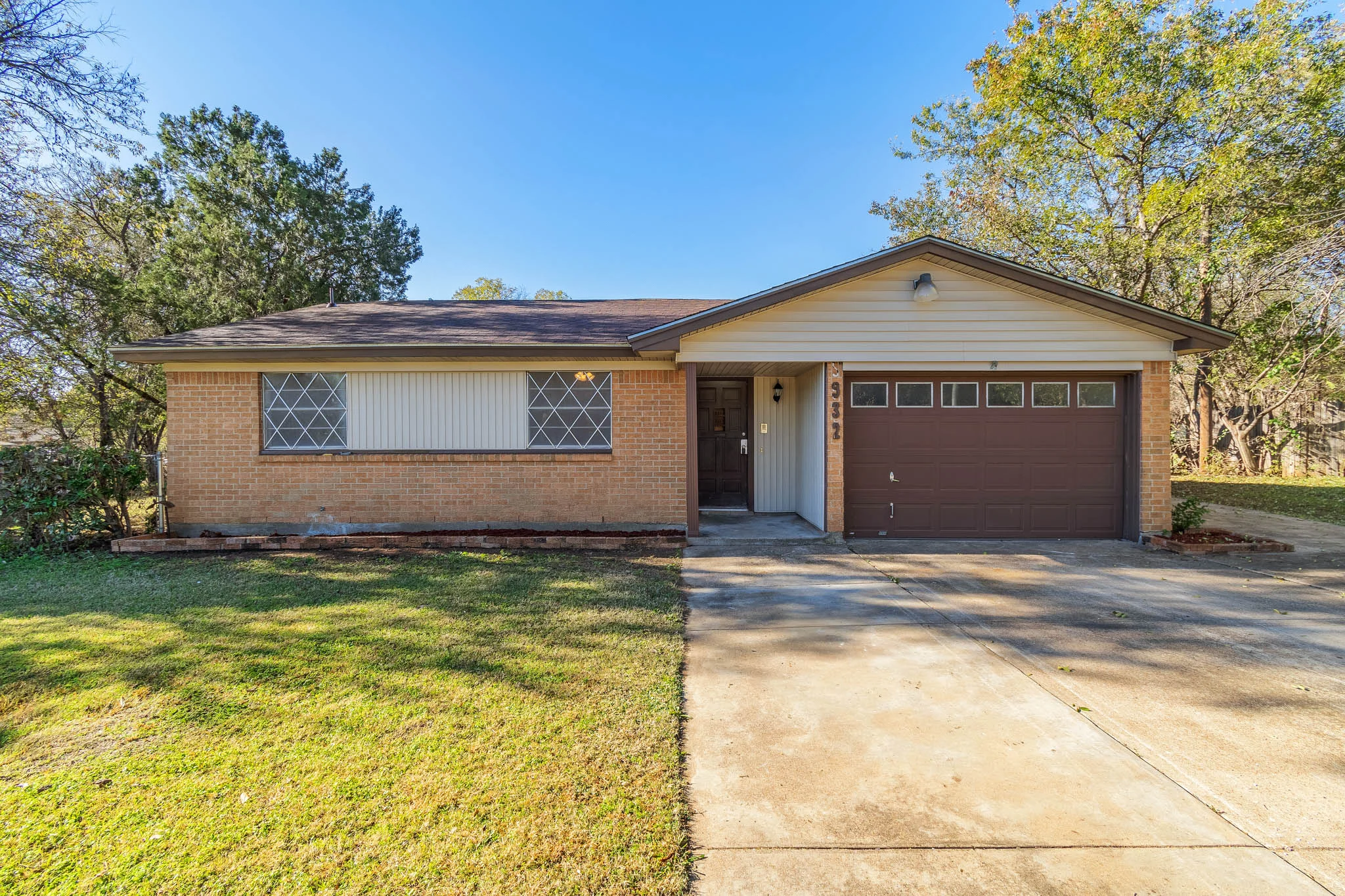 5932WestCrestDr_HDR-11.jpg
