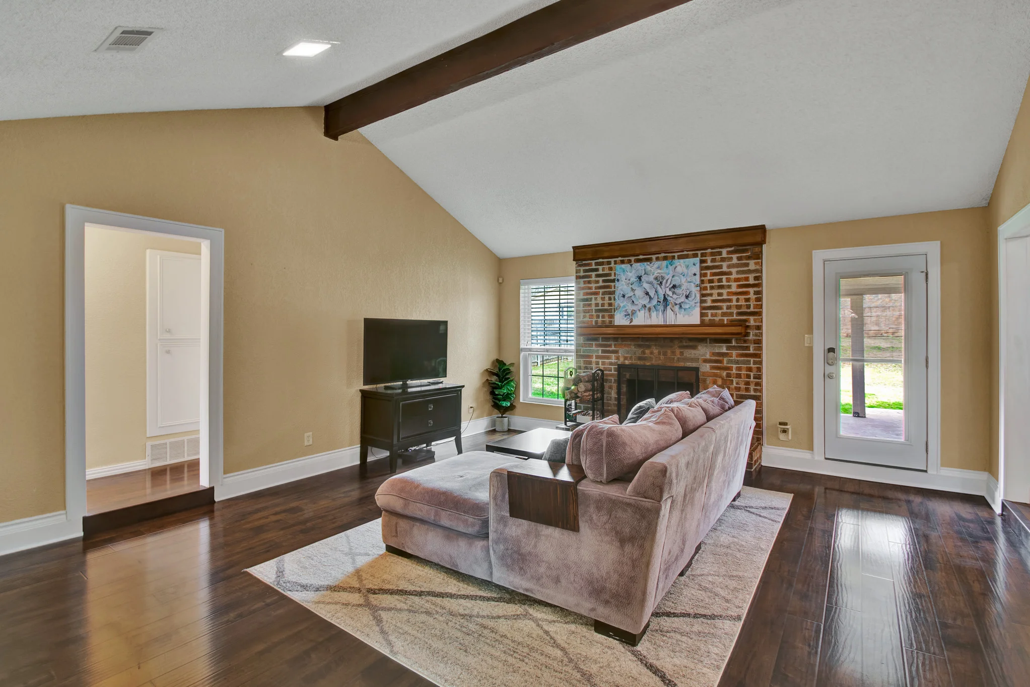 5348 Weddington 2.jpg