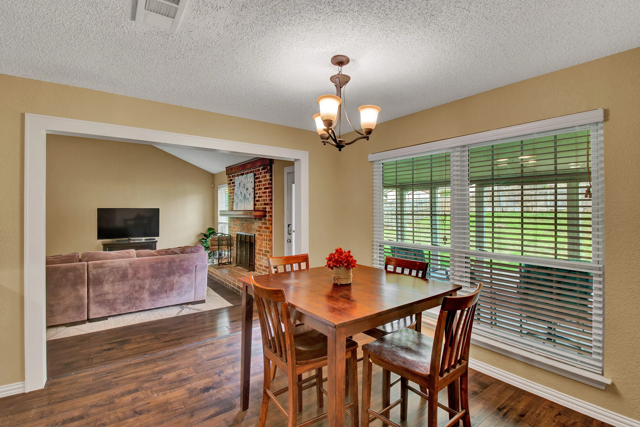 5348 Weddington 4.jpg