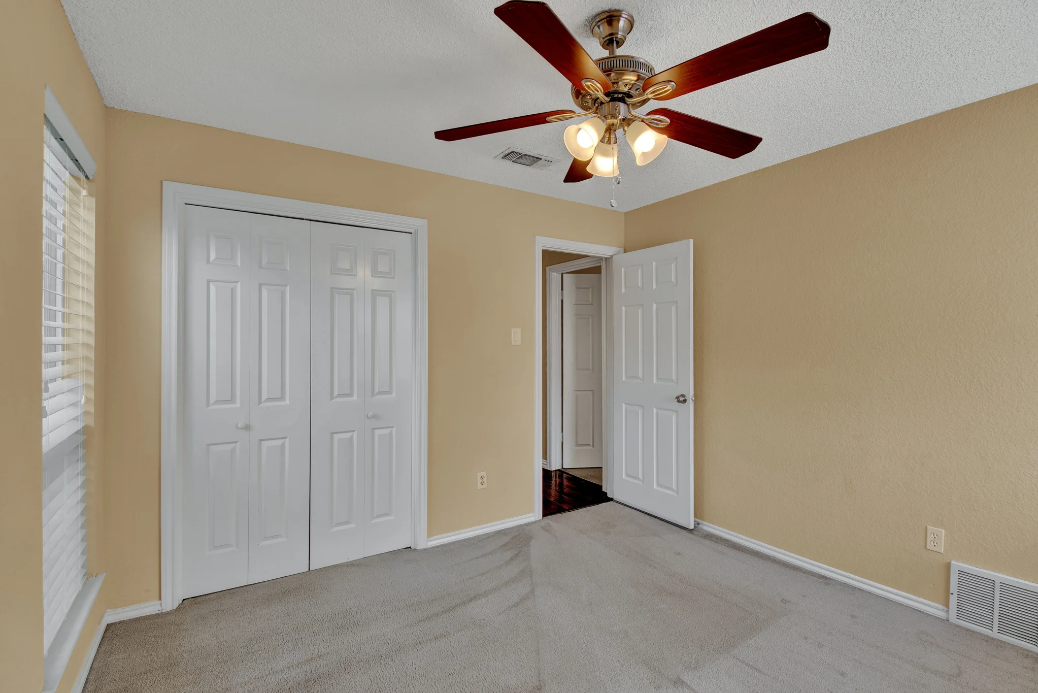 5348 Weddington 12.jpg