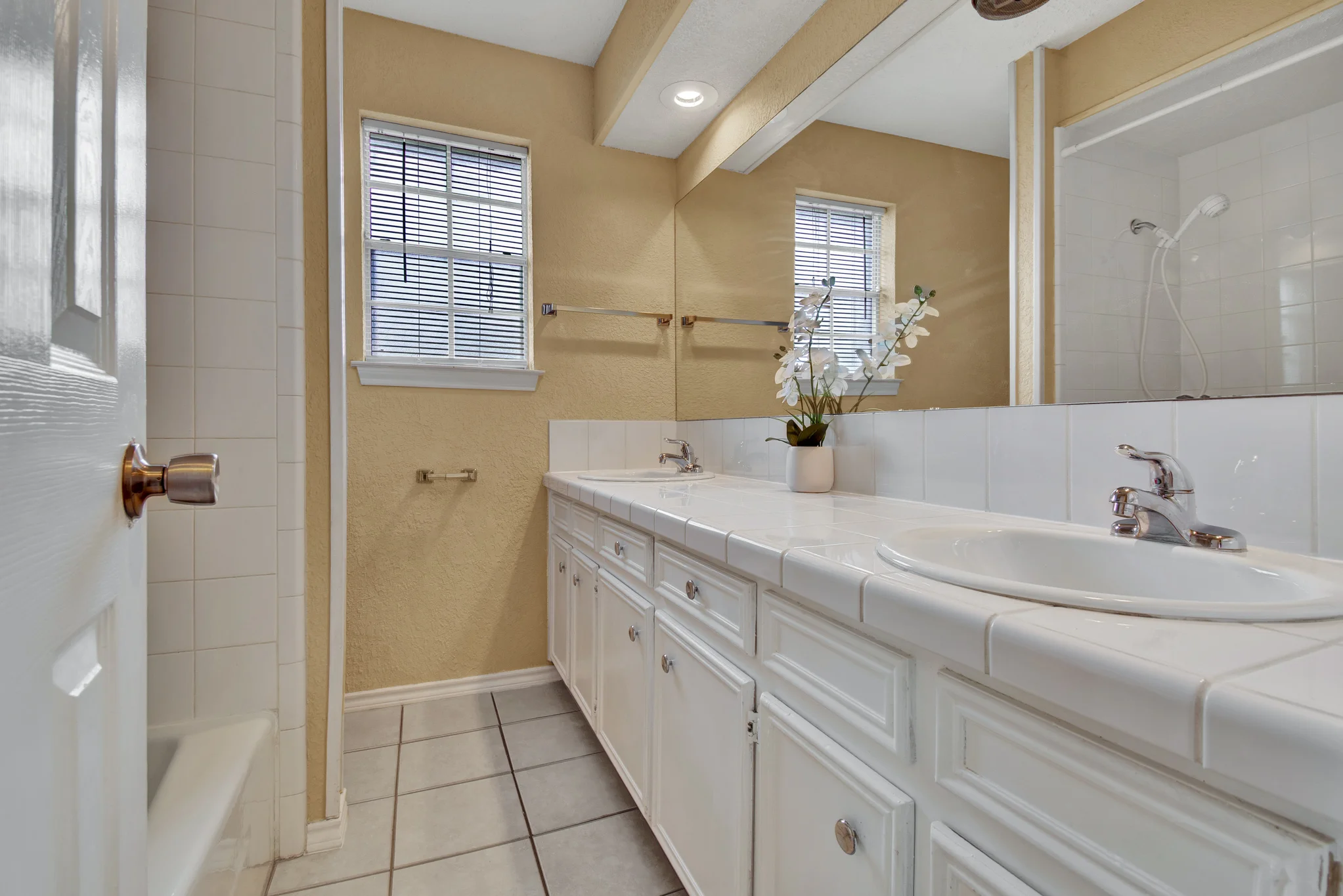 5348 Weddington 14.jpg