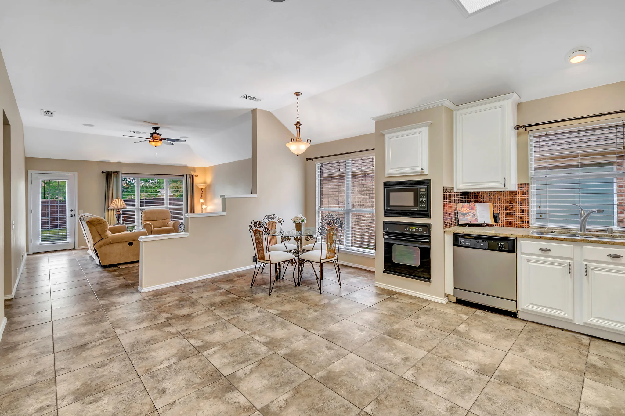 2309AberdeenAve_HDR-10.jpg