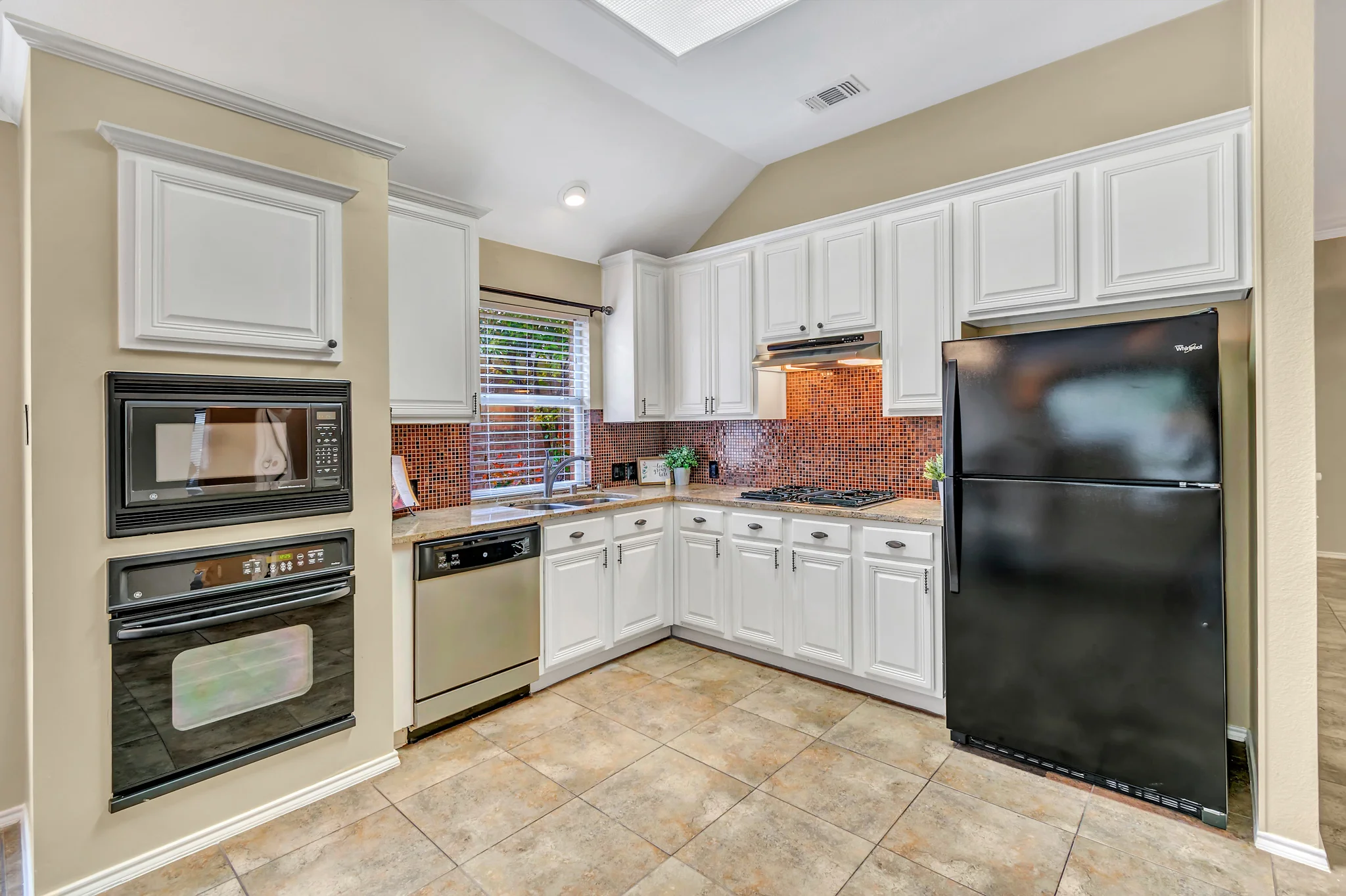 2309AberdeenAve_HDR-12.jpg