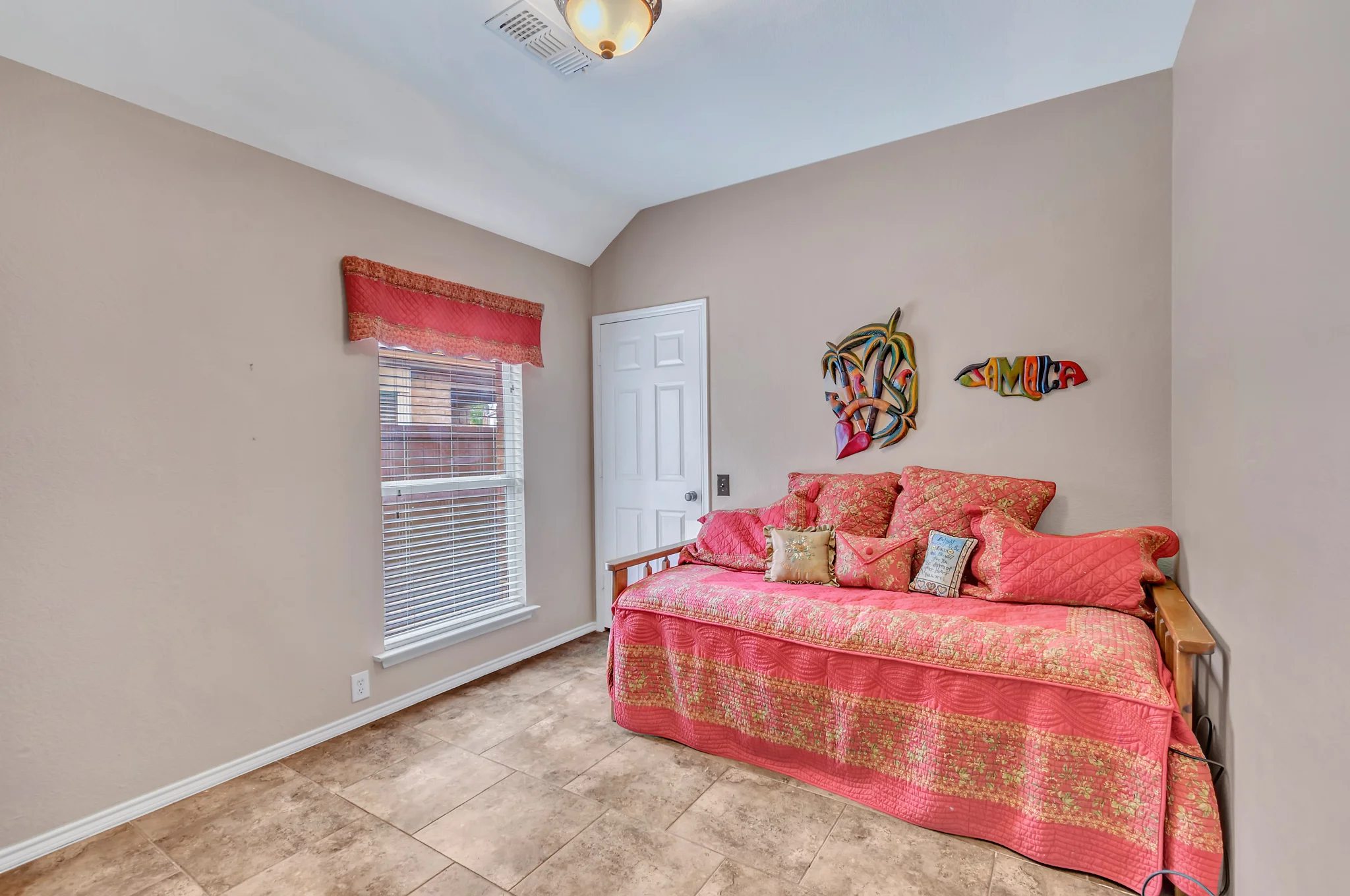 2309AberdeenAve_HDR-23.jpg